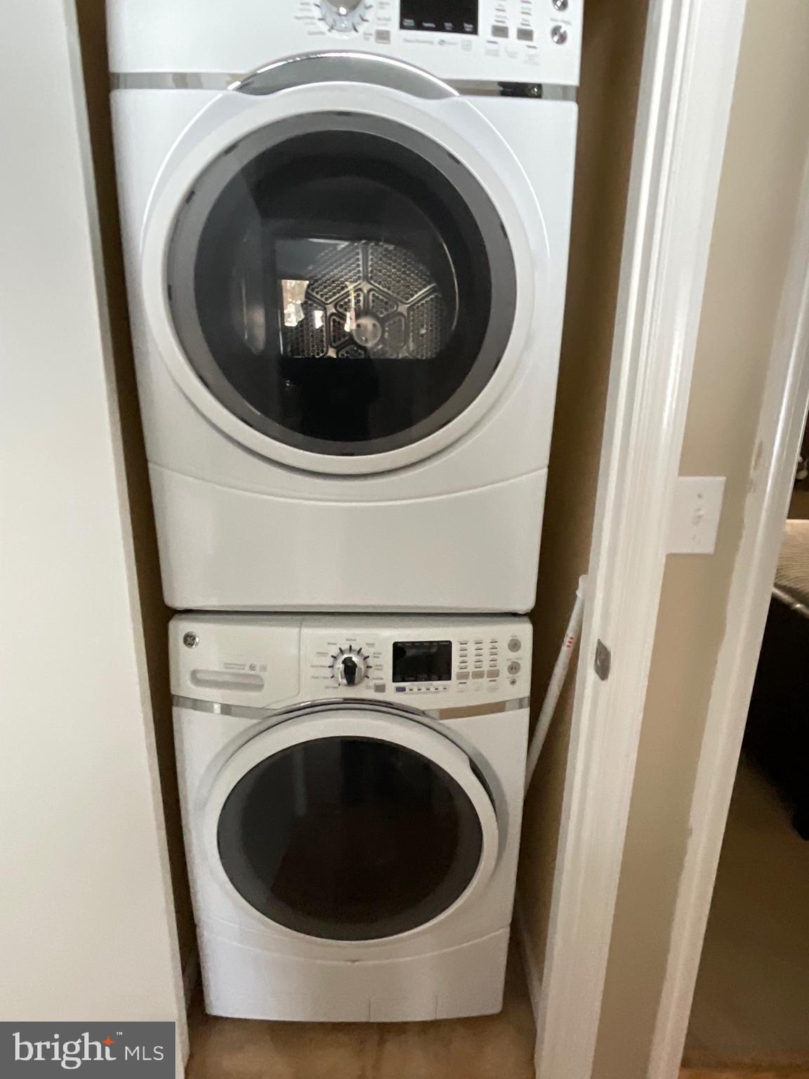 ARROWHEAD  LAKES - Residential