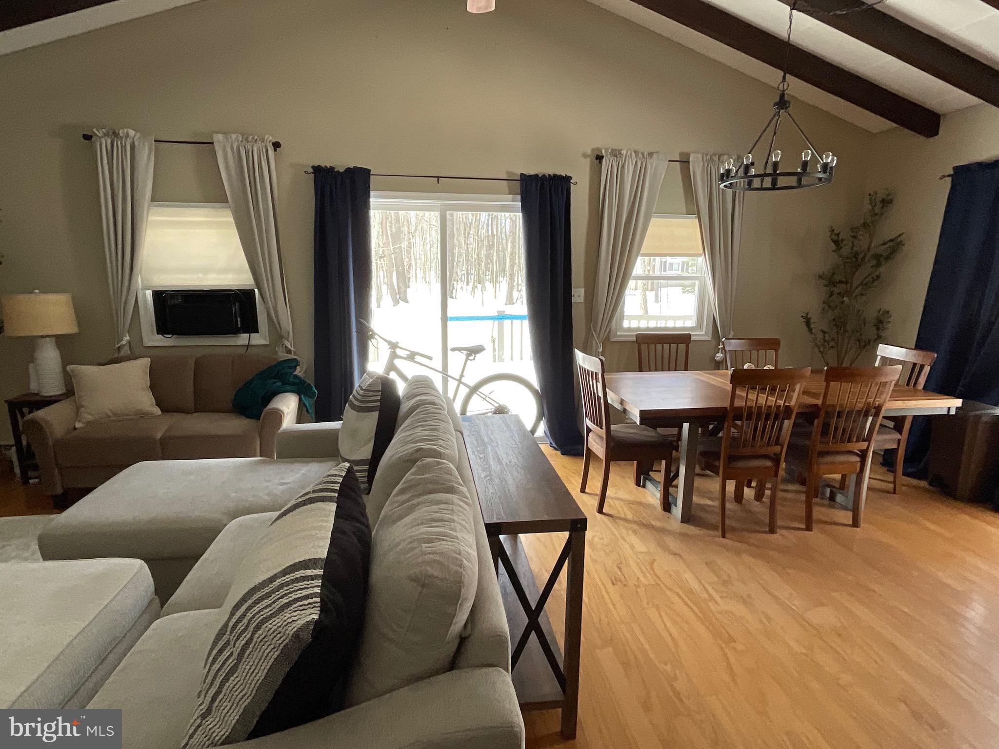 ARROWHEAD  LAKES - Residential