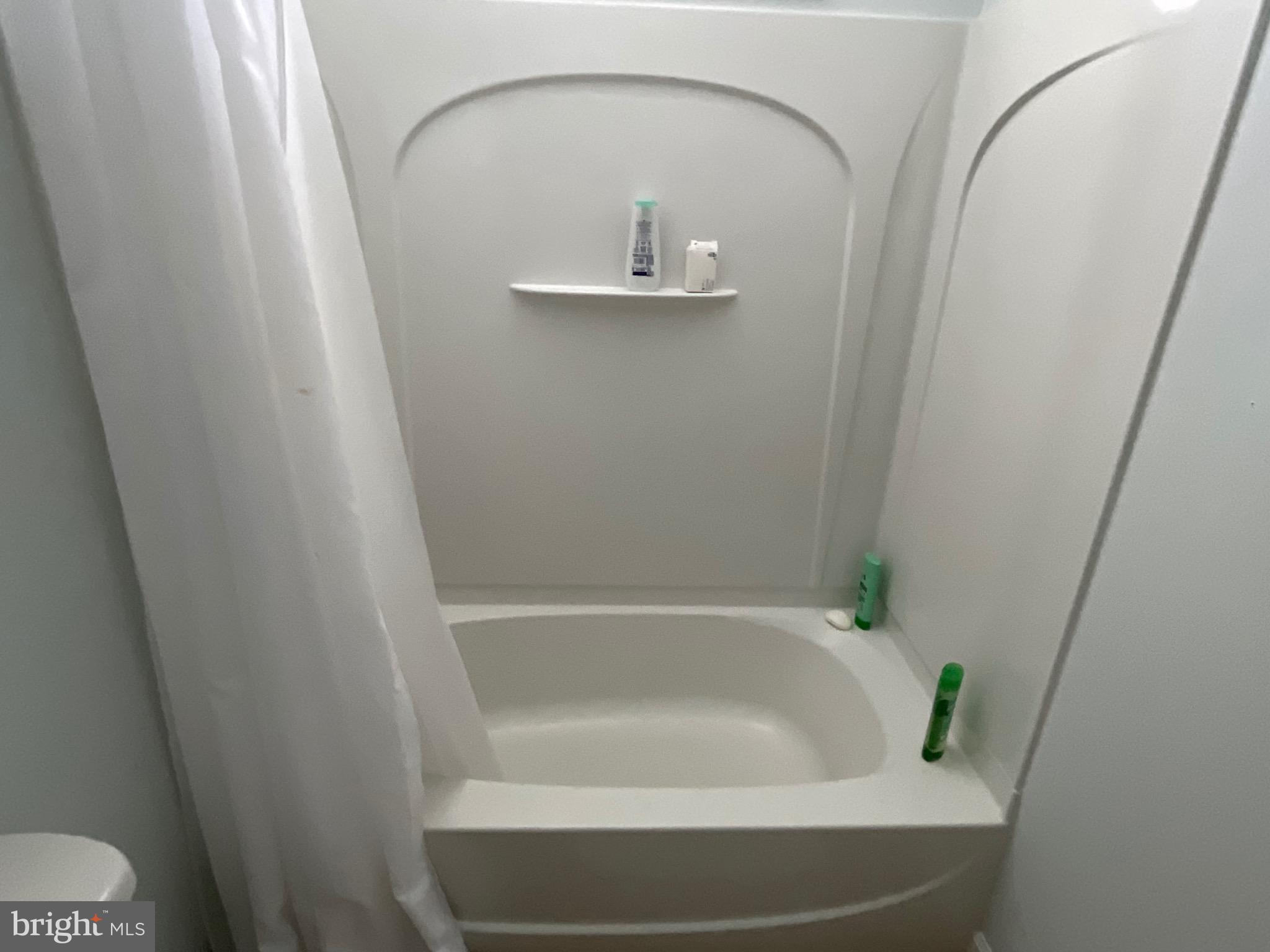 ARROWHEAD  LAKES - Residential