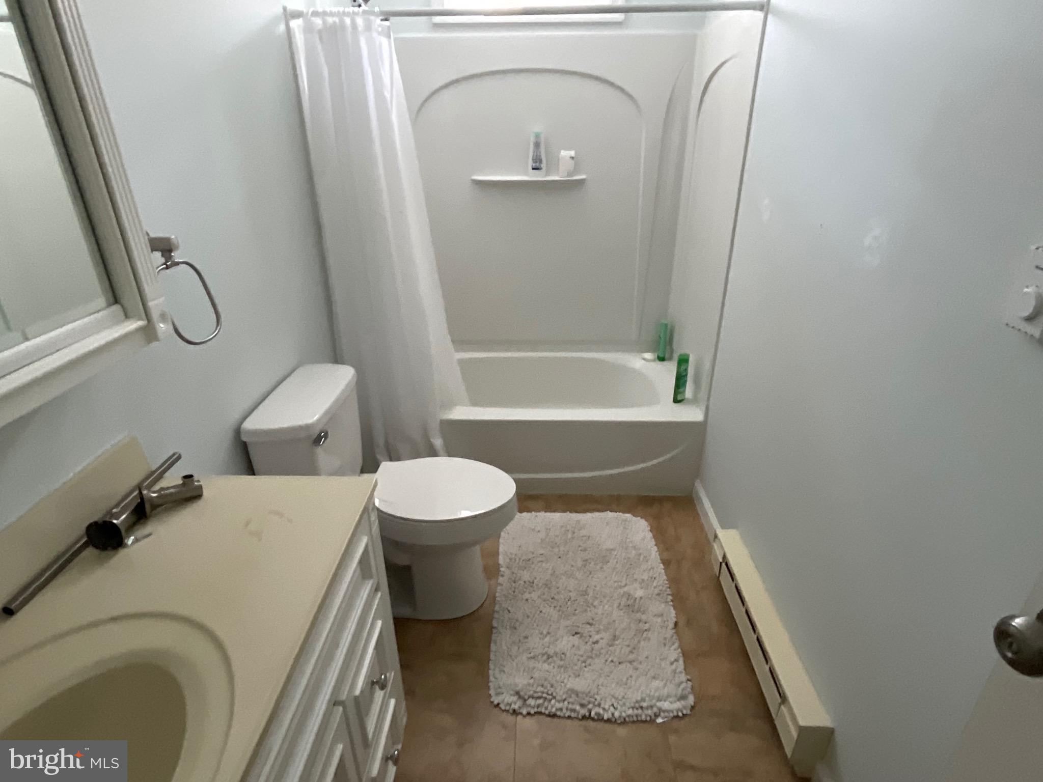 ARROWHEAD  LAKES - Residential