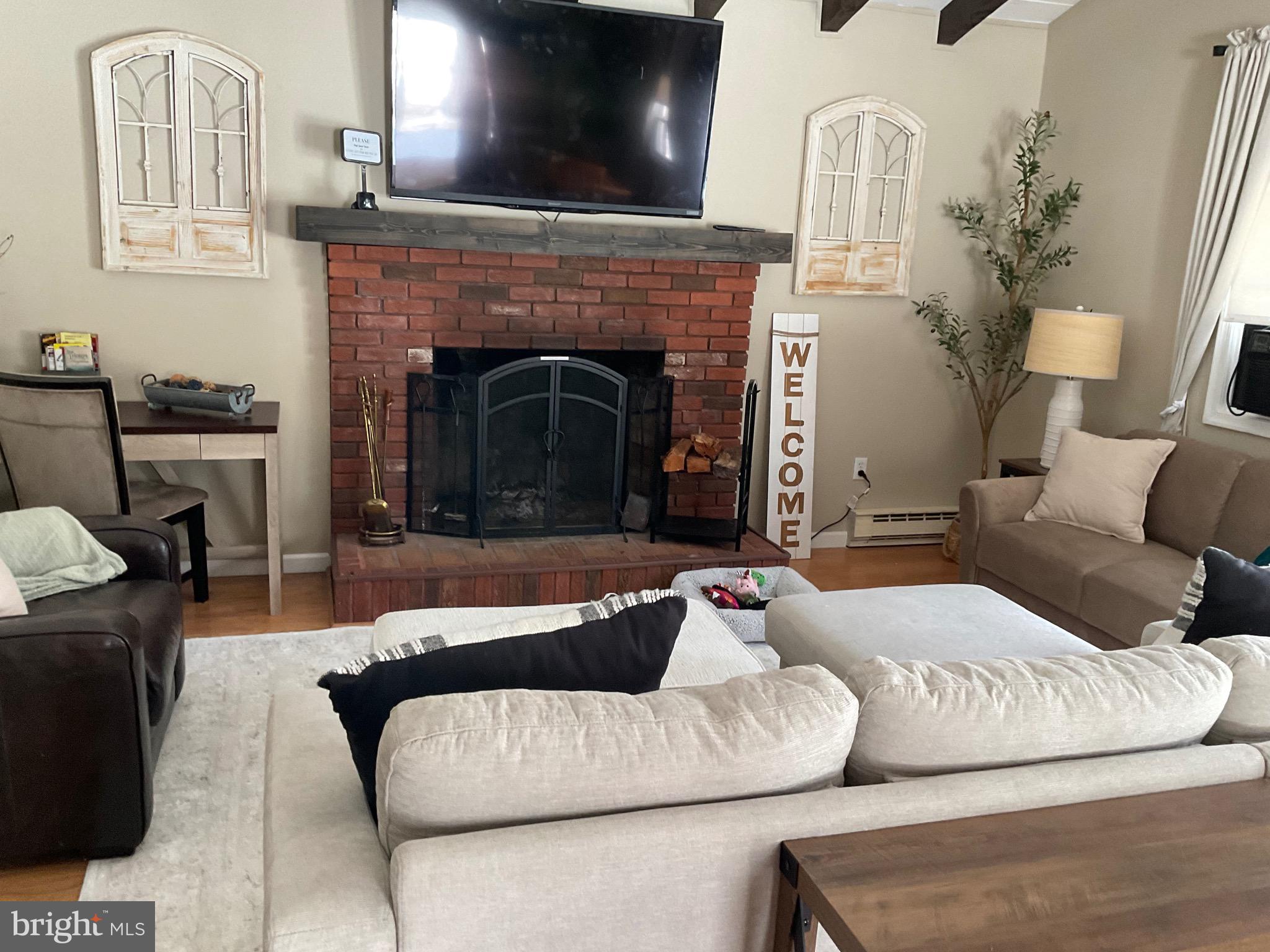 ARROWHEAD  LAKES - Residential