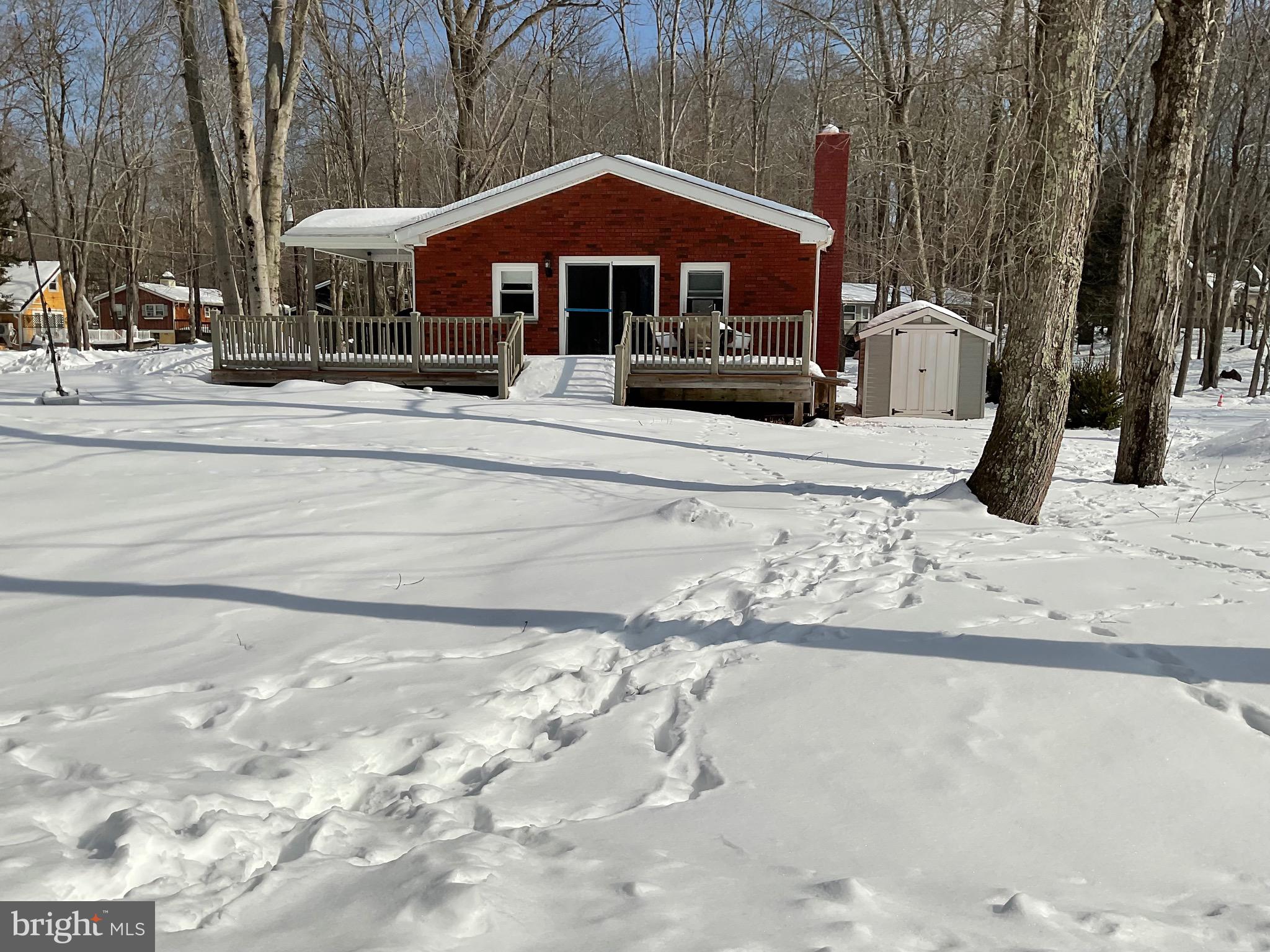 ARROWHEAD  LAKES - Residential