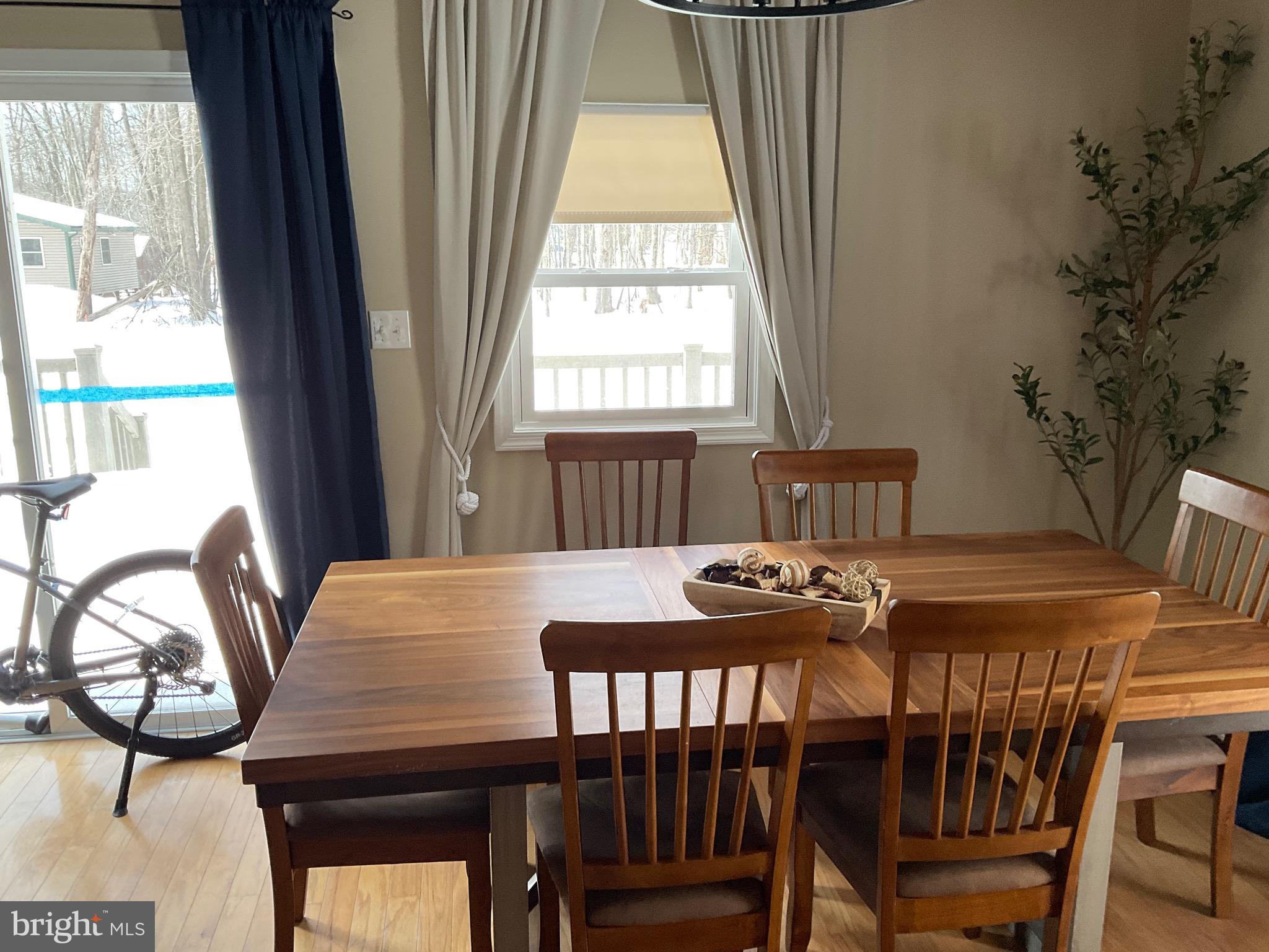 ARROWHEAD  LAKES - Residential