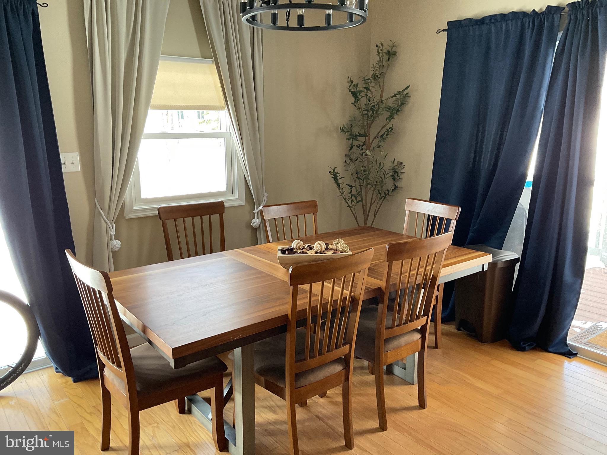 ARROWHEAD  LAKES - Residential