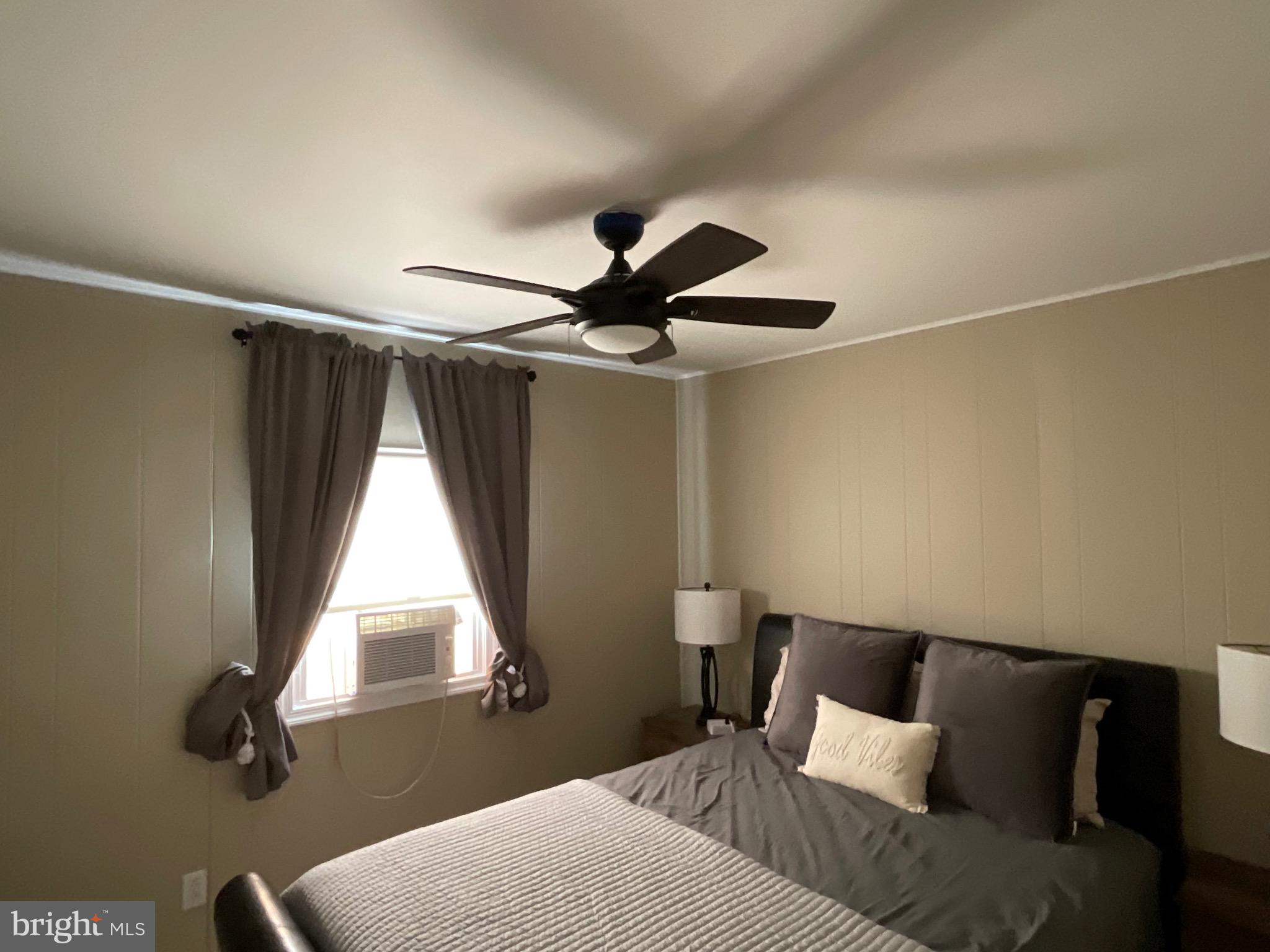 ARROWHEAD  LAKES - Residential