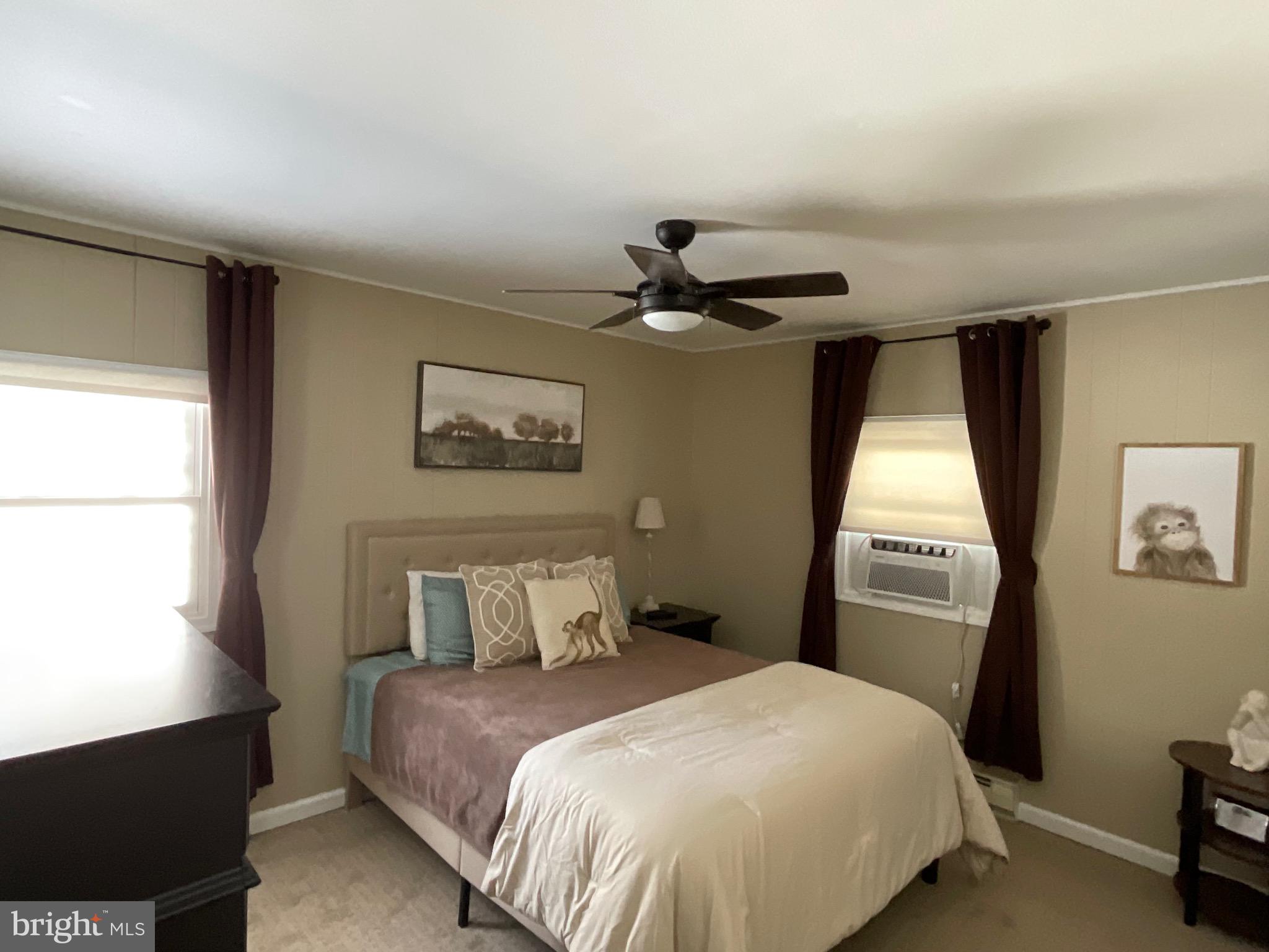 ARROWHEAD  LAKES - Residential