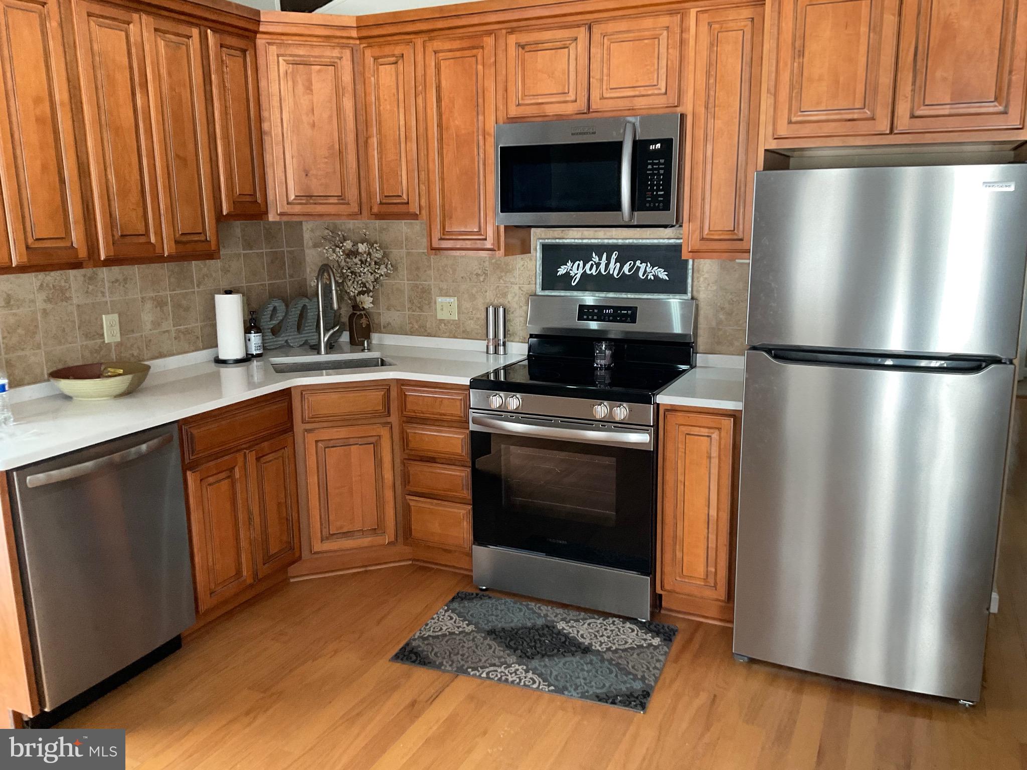 ARROWHEAD  LAKES - Residential