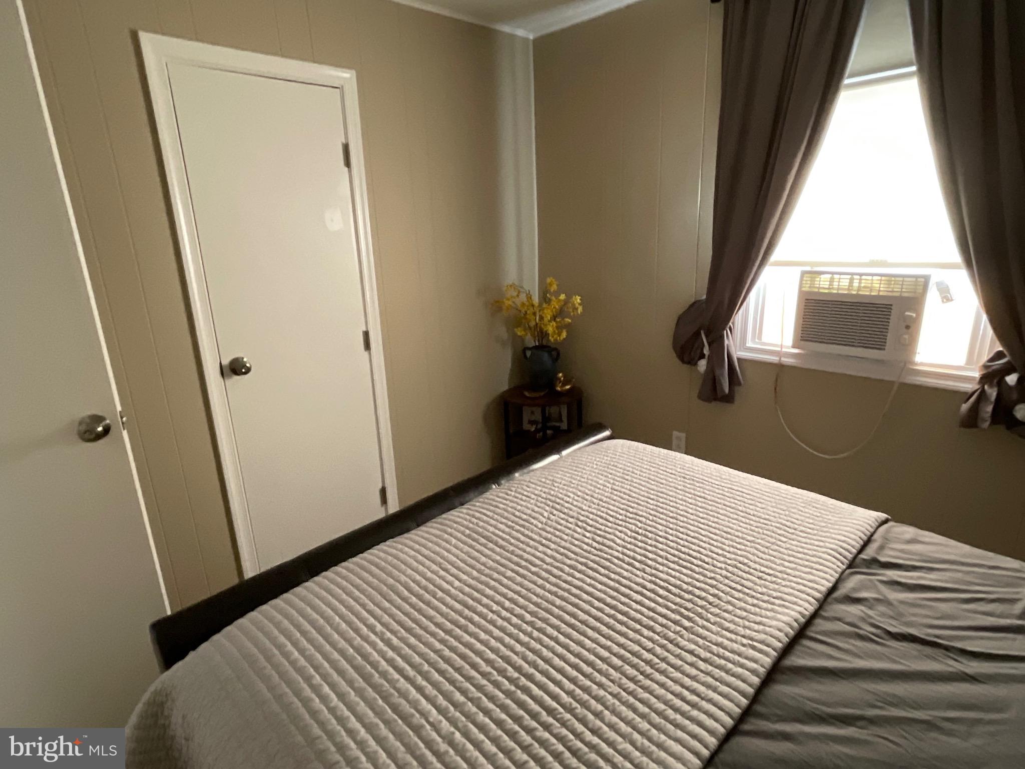 ARROWHEAD  LAKES - Residential