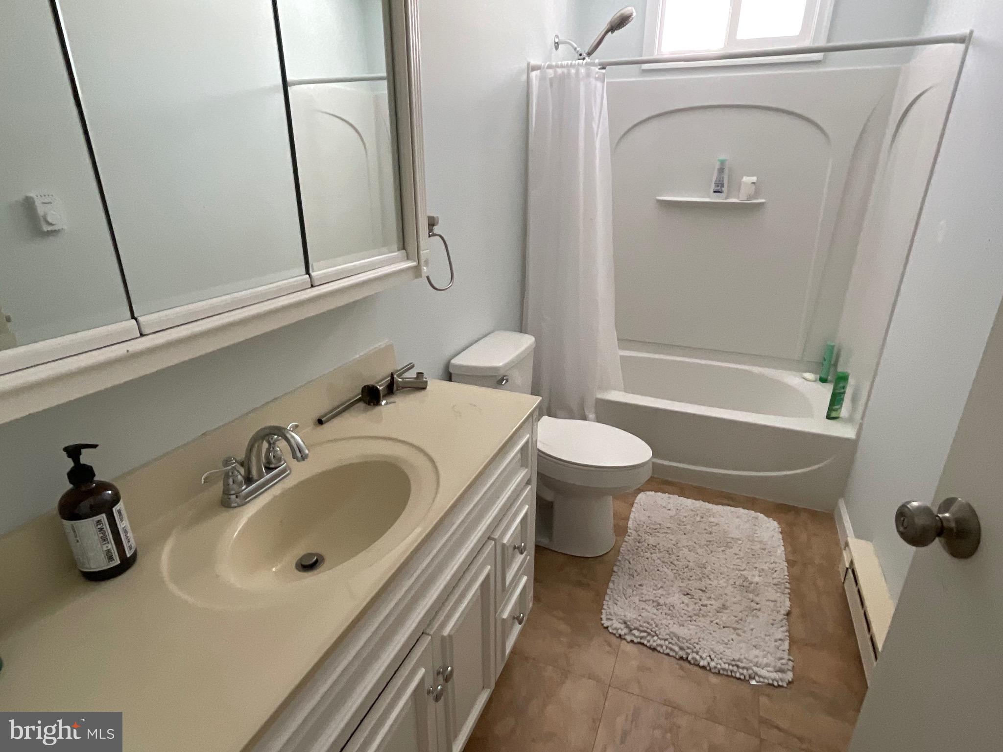 ARROWHEAD  LAKES - Residential