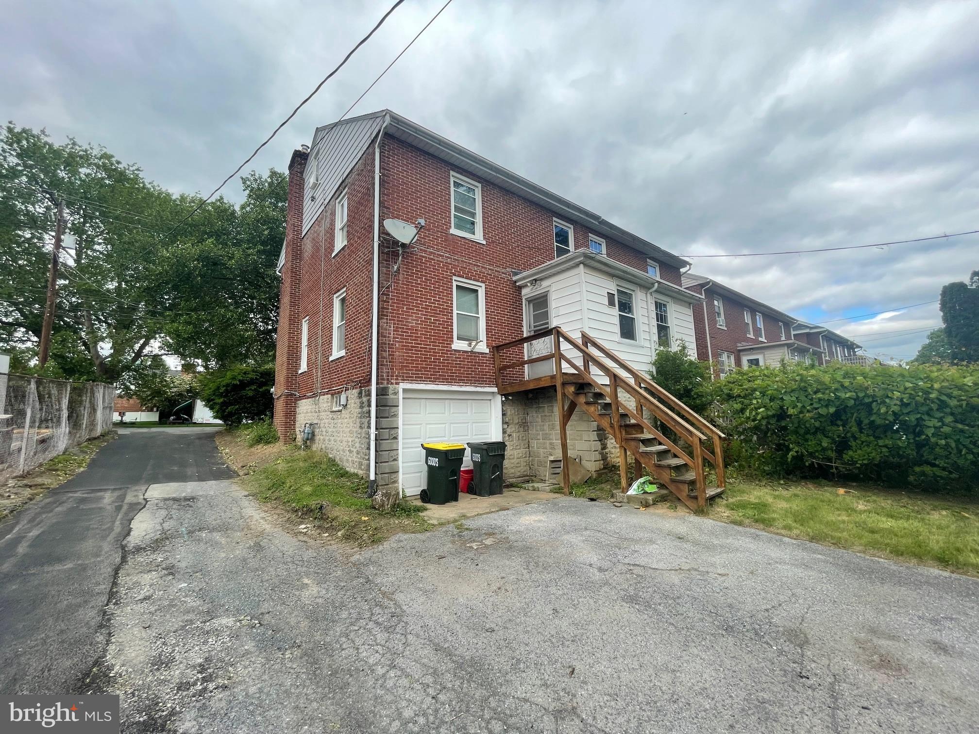 1017 FOUNTAIN AVENUE