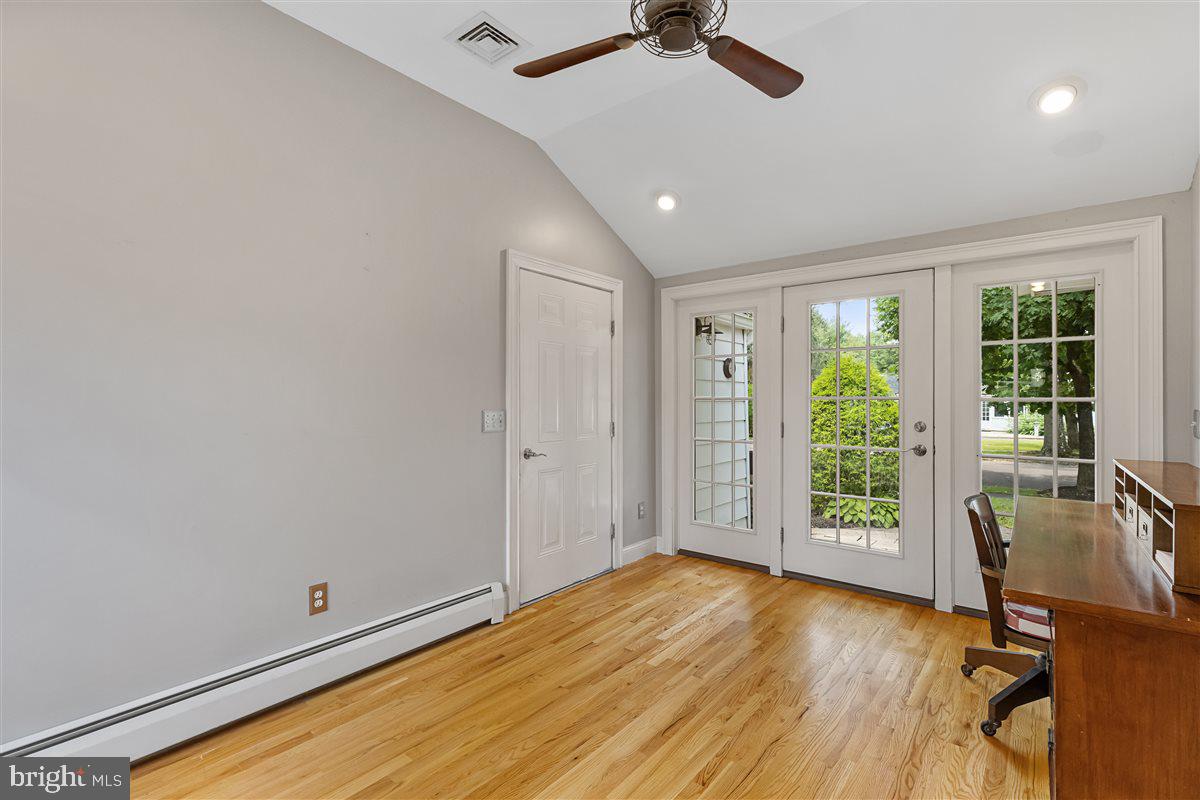 521 VILLAGE RD W