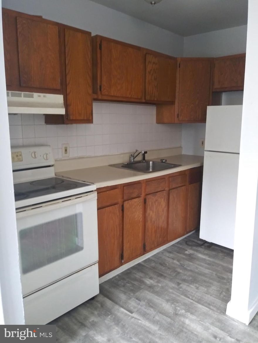 Looking for a home convenient to Temple's campus? Come check out this studio apartment conveniently located near Temple Dental School and a block from the broad street line. The owner pays cold water. Tenant pays electricity and heat.