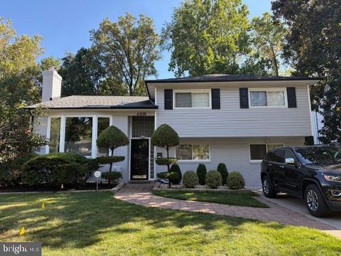 Photo of 6308 Rockhurst Road, BETHESDA, MD 20817 (MLS # MDMC2214652)