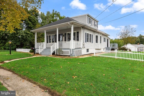 Homes For Sale - 172 E Delaware Avenue<br/> Burlington County, FLORENCE, NJ 08518