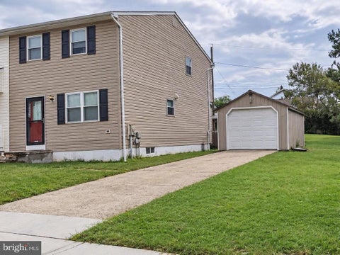 Townhouse For Sale - 828 Bentwillow Drive<br/> GLEN BURNIE, MD 21061