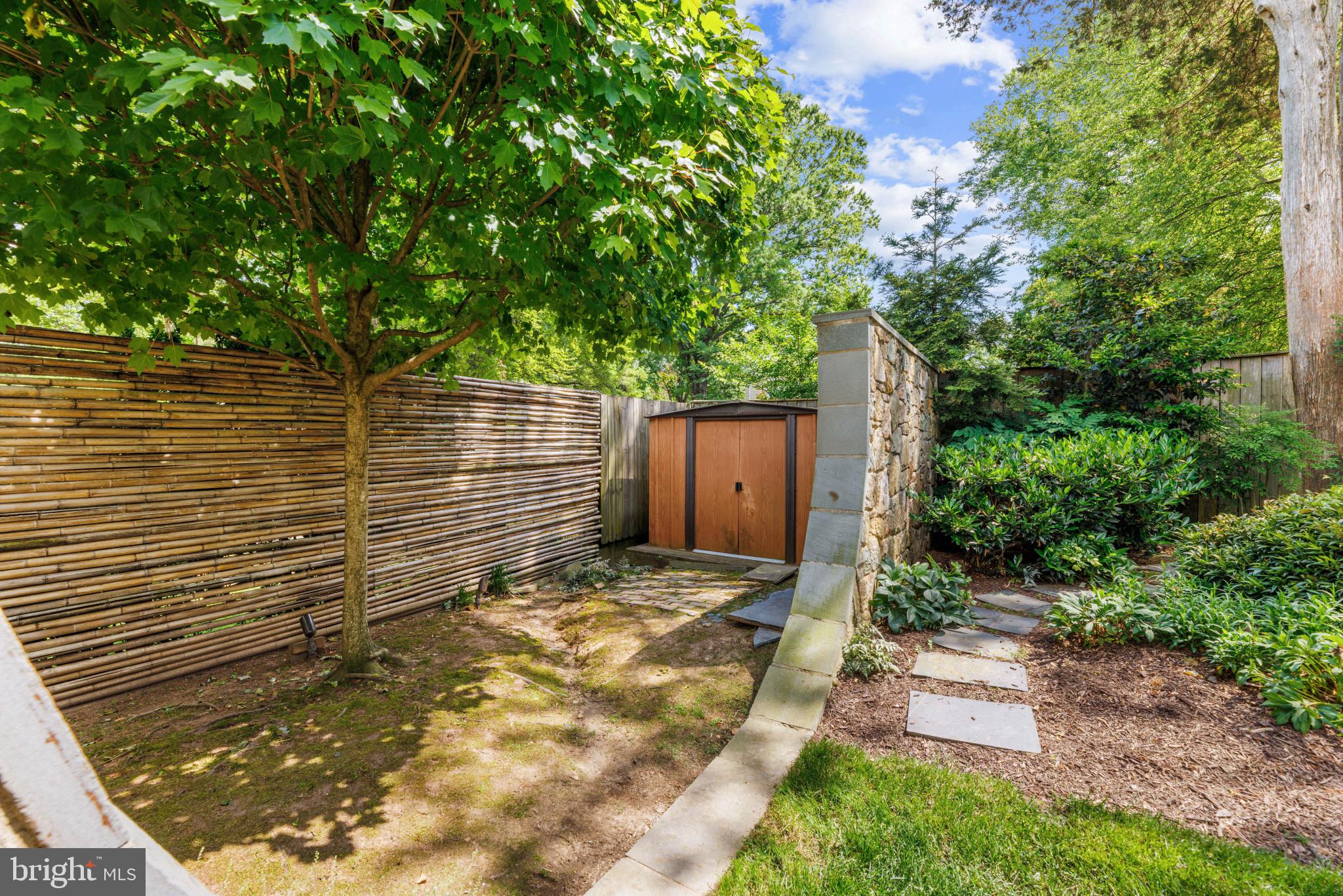WILLOW WOODS - Residential