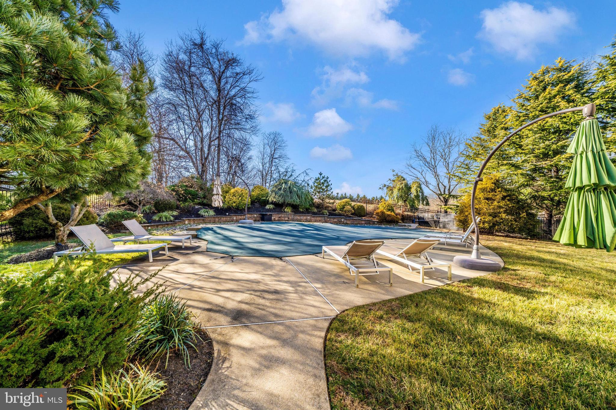 HAMPSHIRE GREENS - Residential