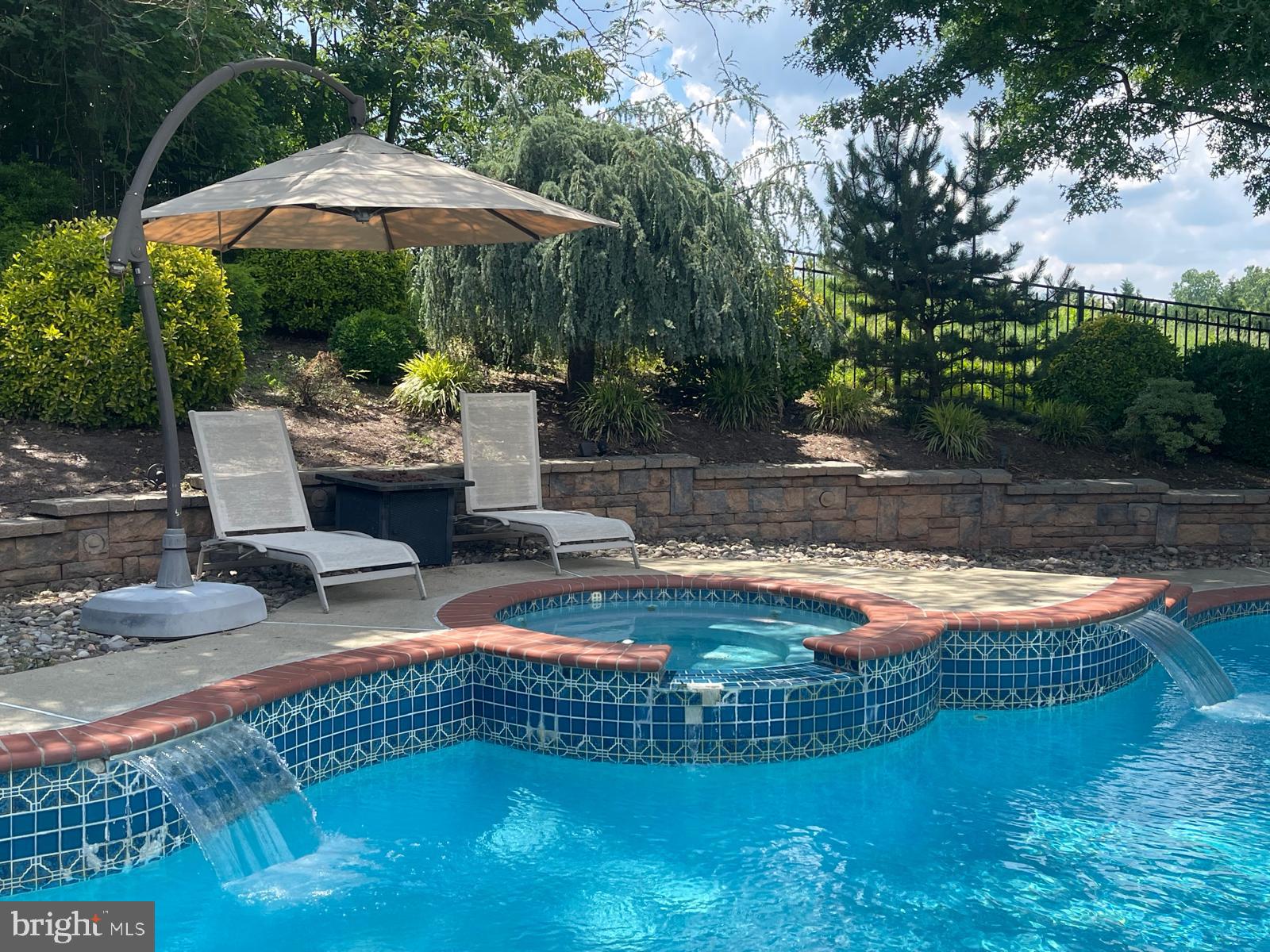 HAMPSHIRE GREENS - Residential