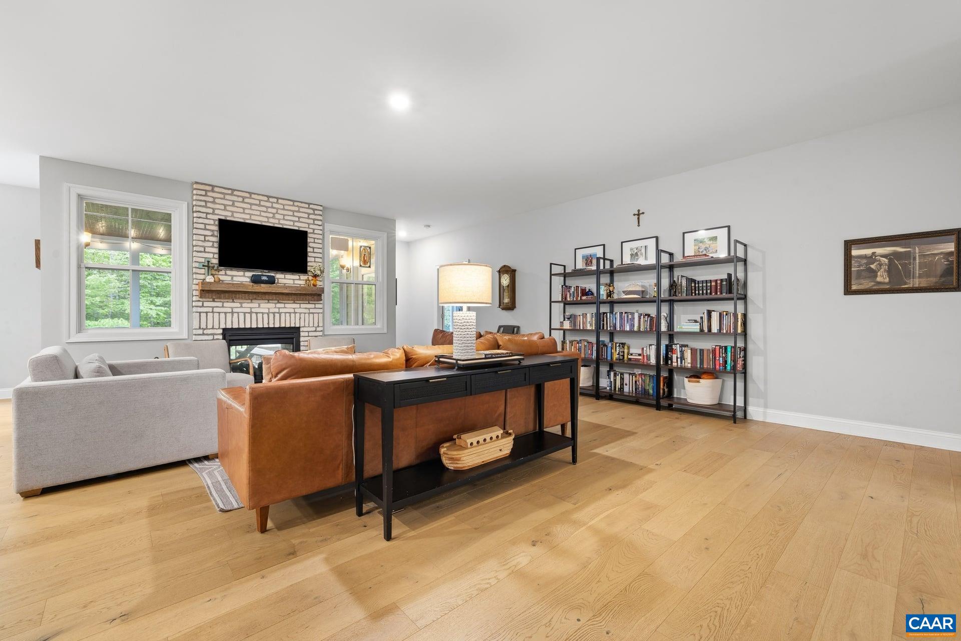 TWO RIVERS - Residential