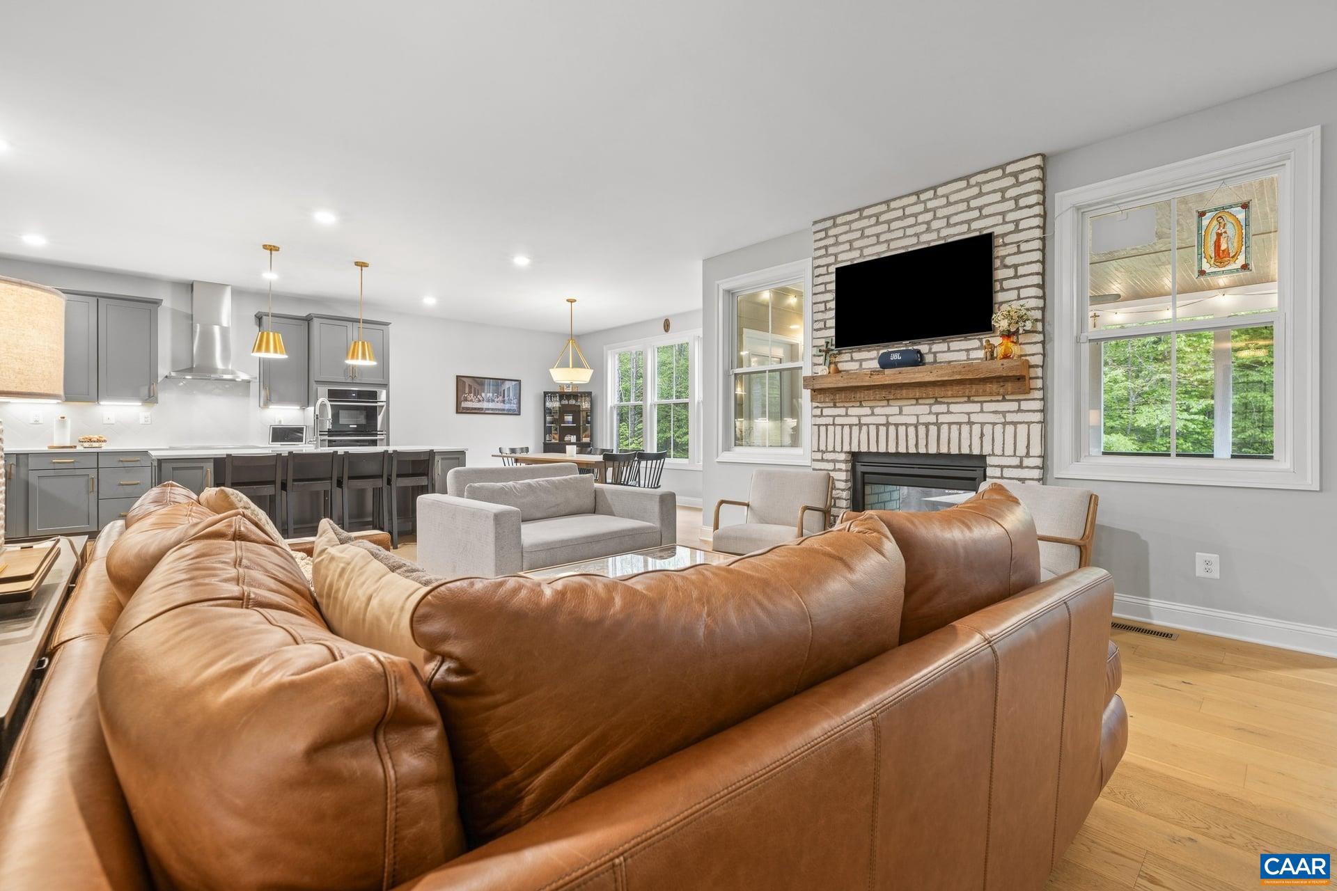 TWO RIVERS - Residential