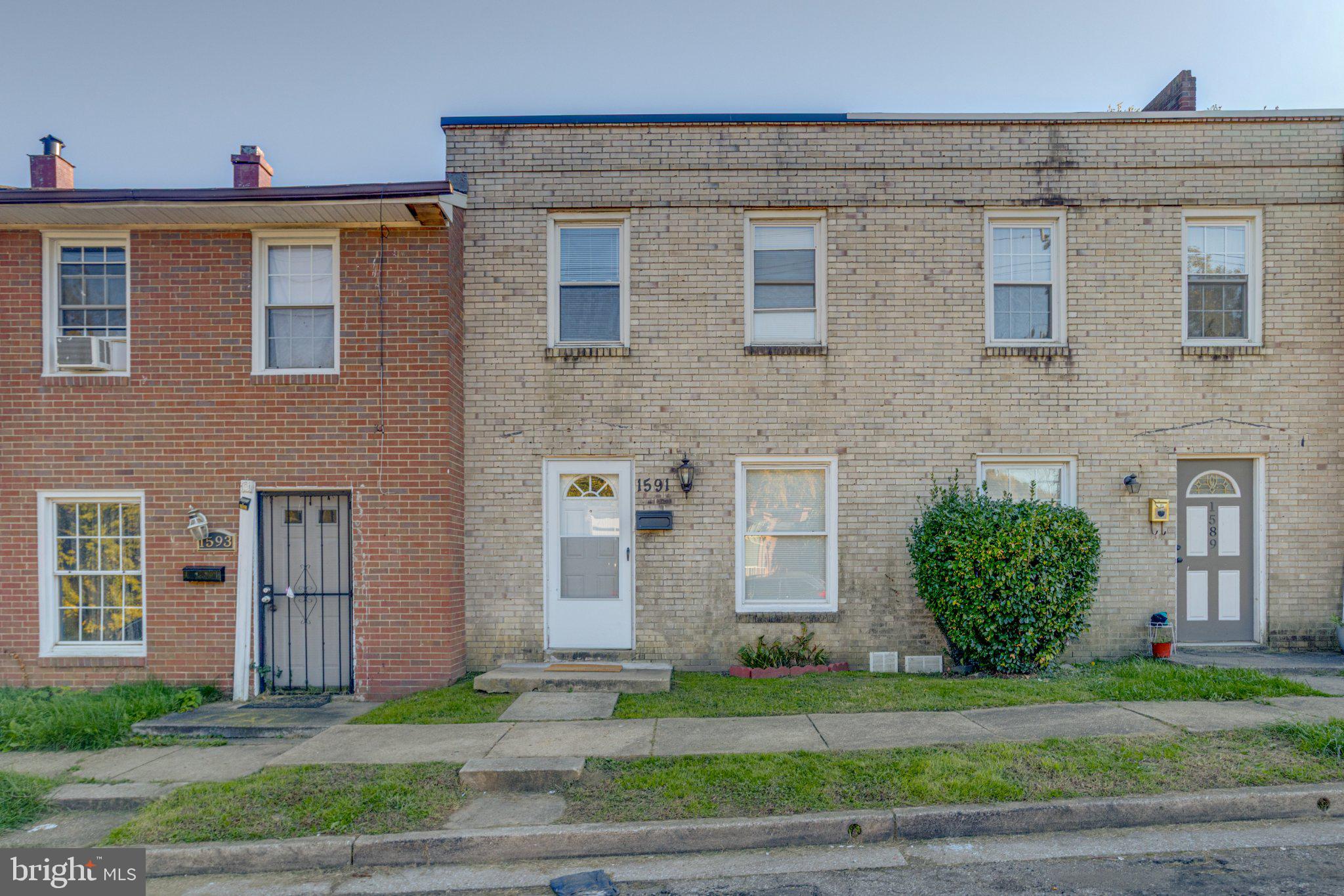 1591 INGLESIDE AVENUE