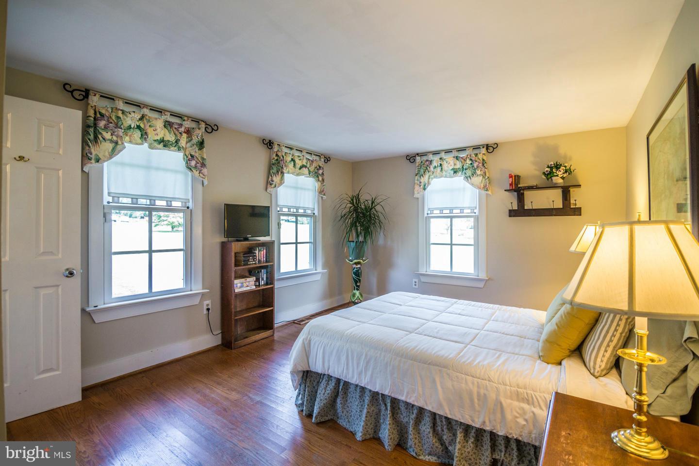 OLD LINE VILLAGE - Farm