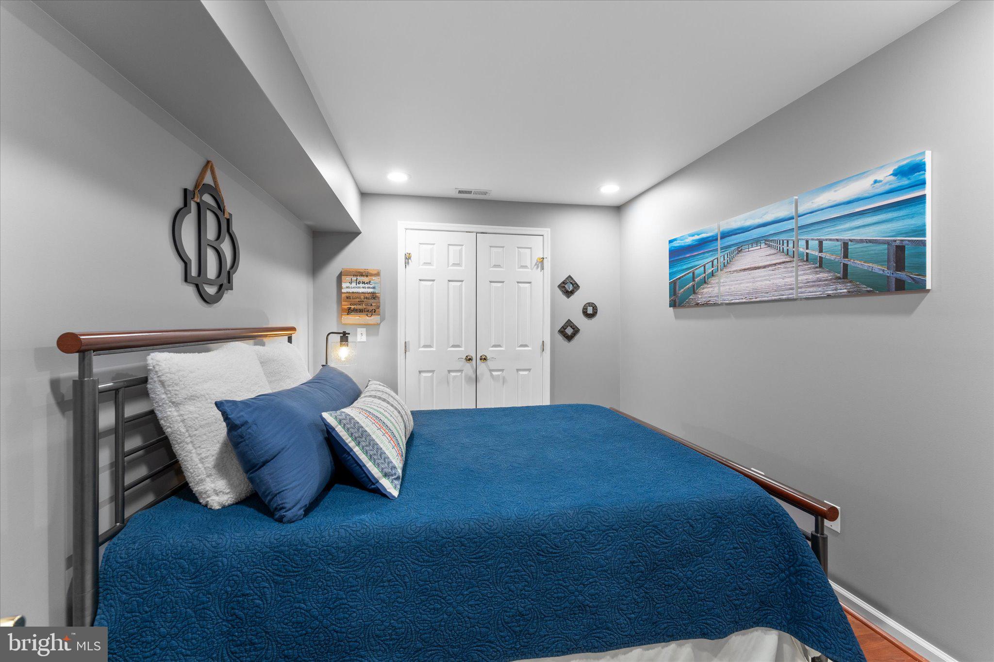 ASHBURN VILLAGE - Residential