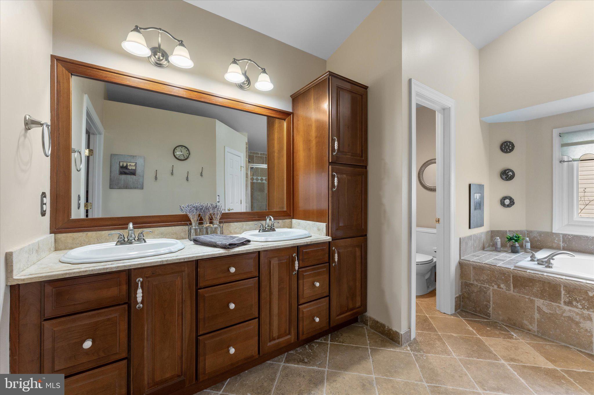 ASHBURN VILLAGE - Residential