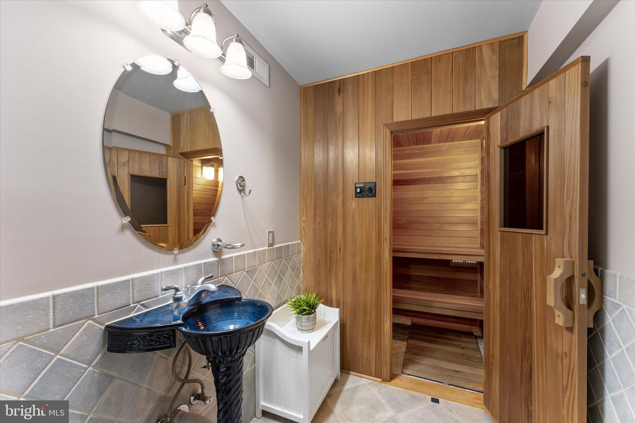 ASHBURN VILLAGE - Residential