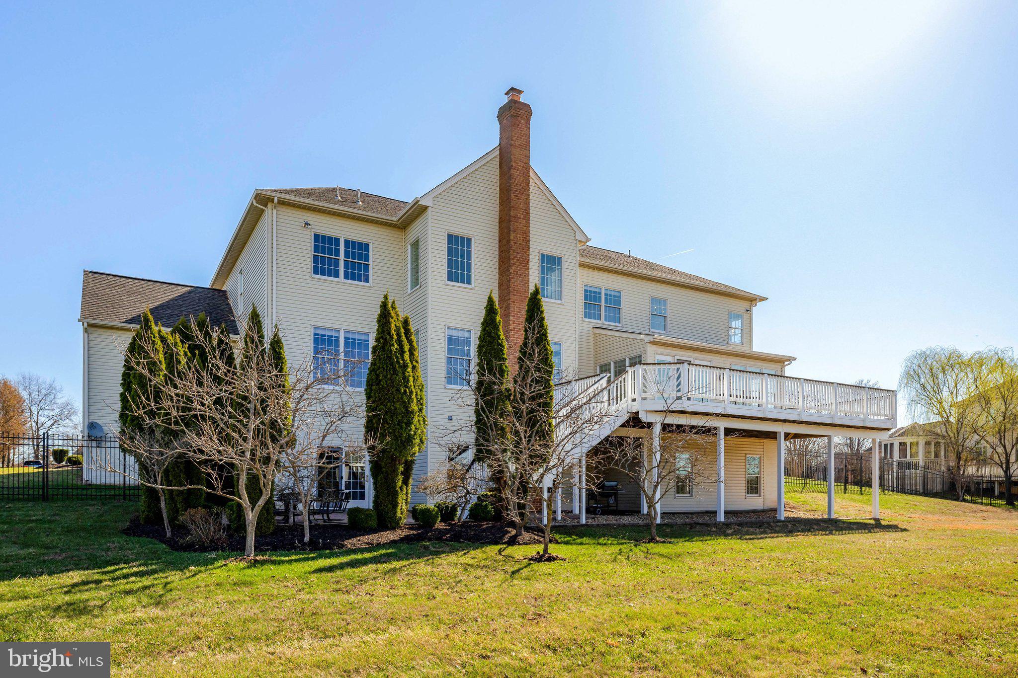 LOUDOUN VALLEY ESTATES - Residential