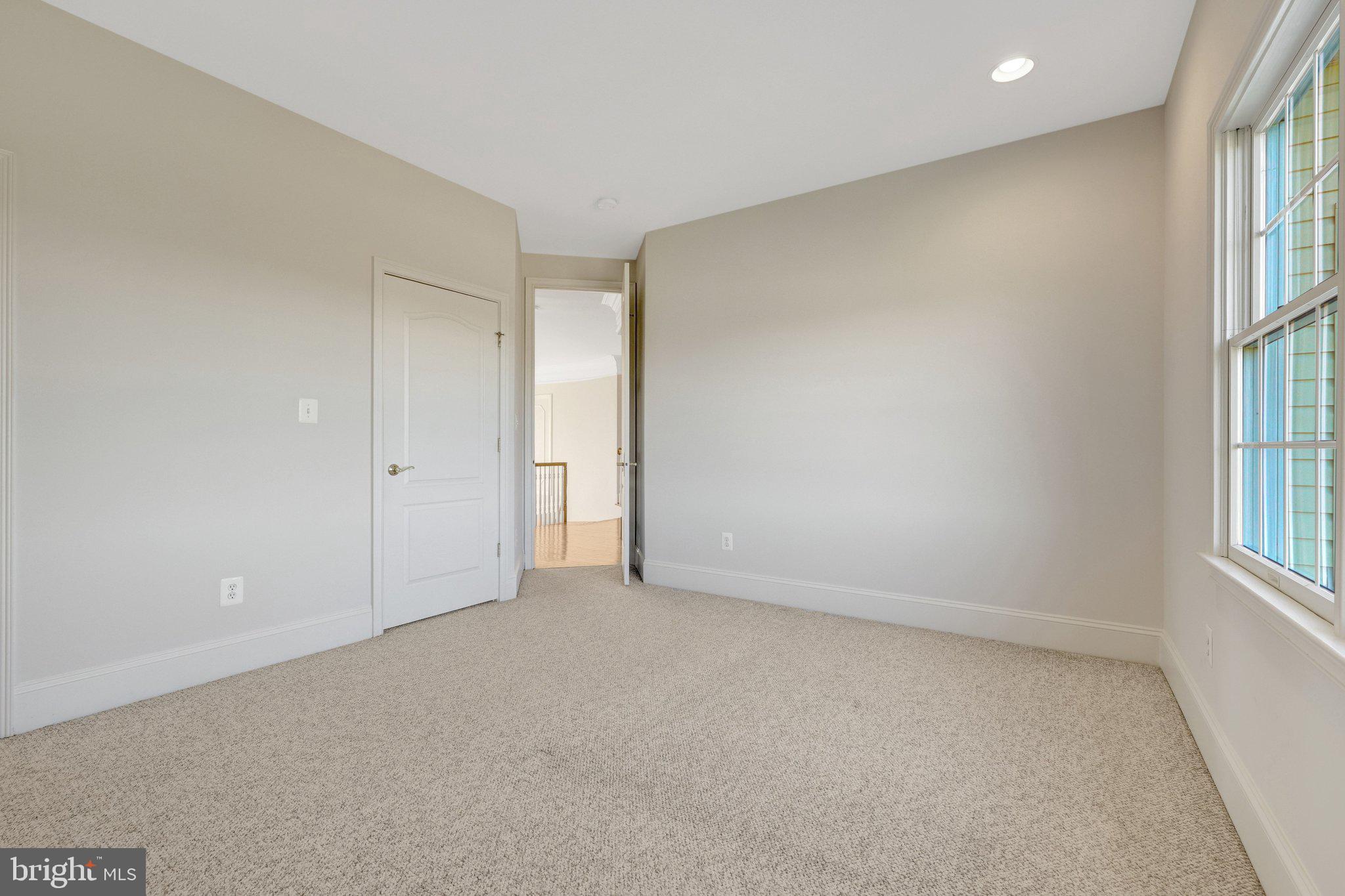 LOUDOUN VALLEY ESTATES - Residential