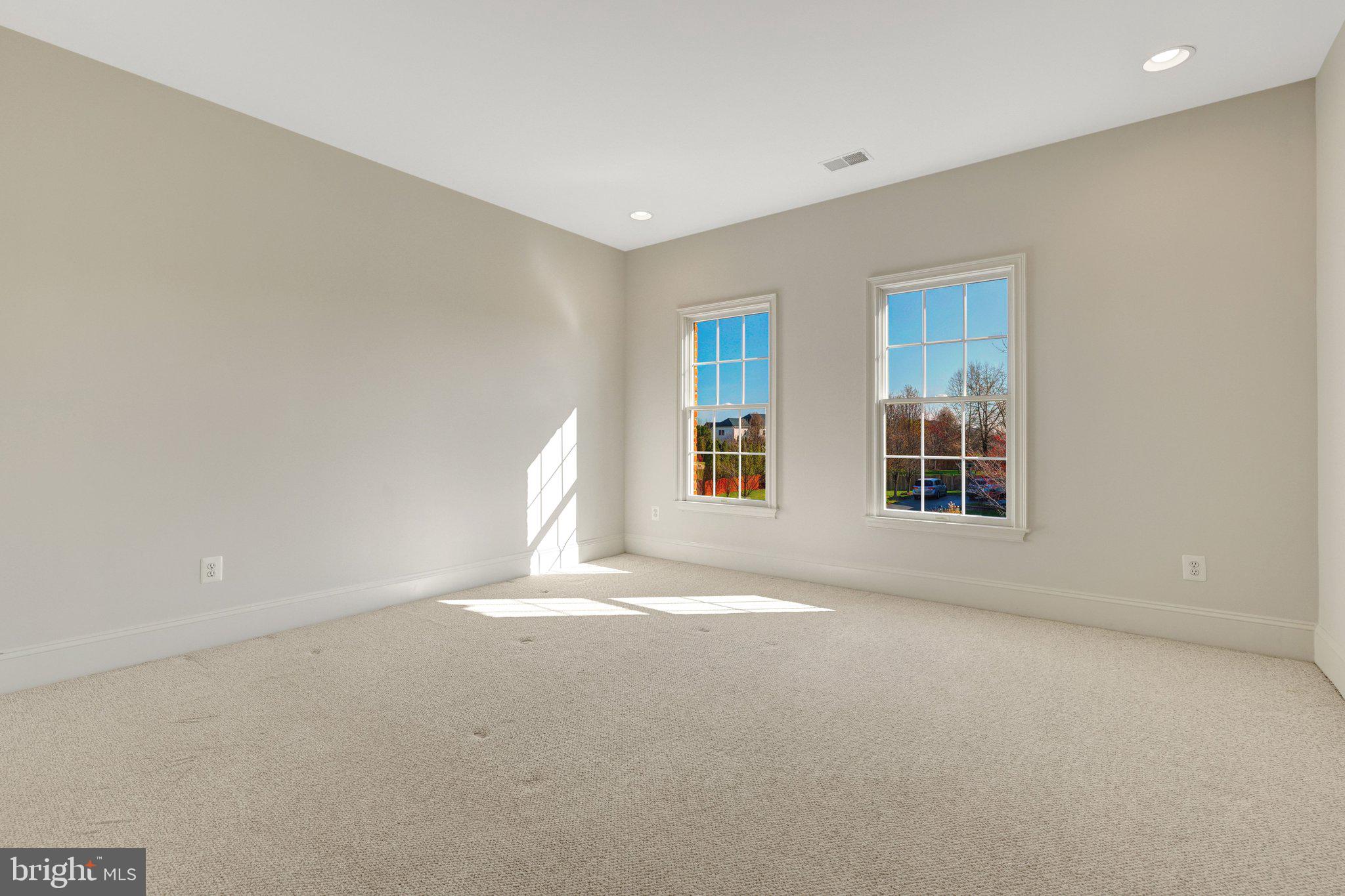 LOUDOUN VALLEY ESTATES - Residential