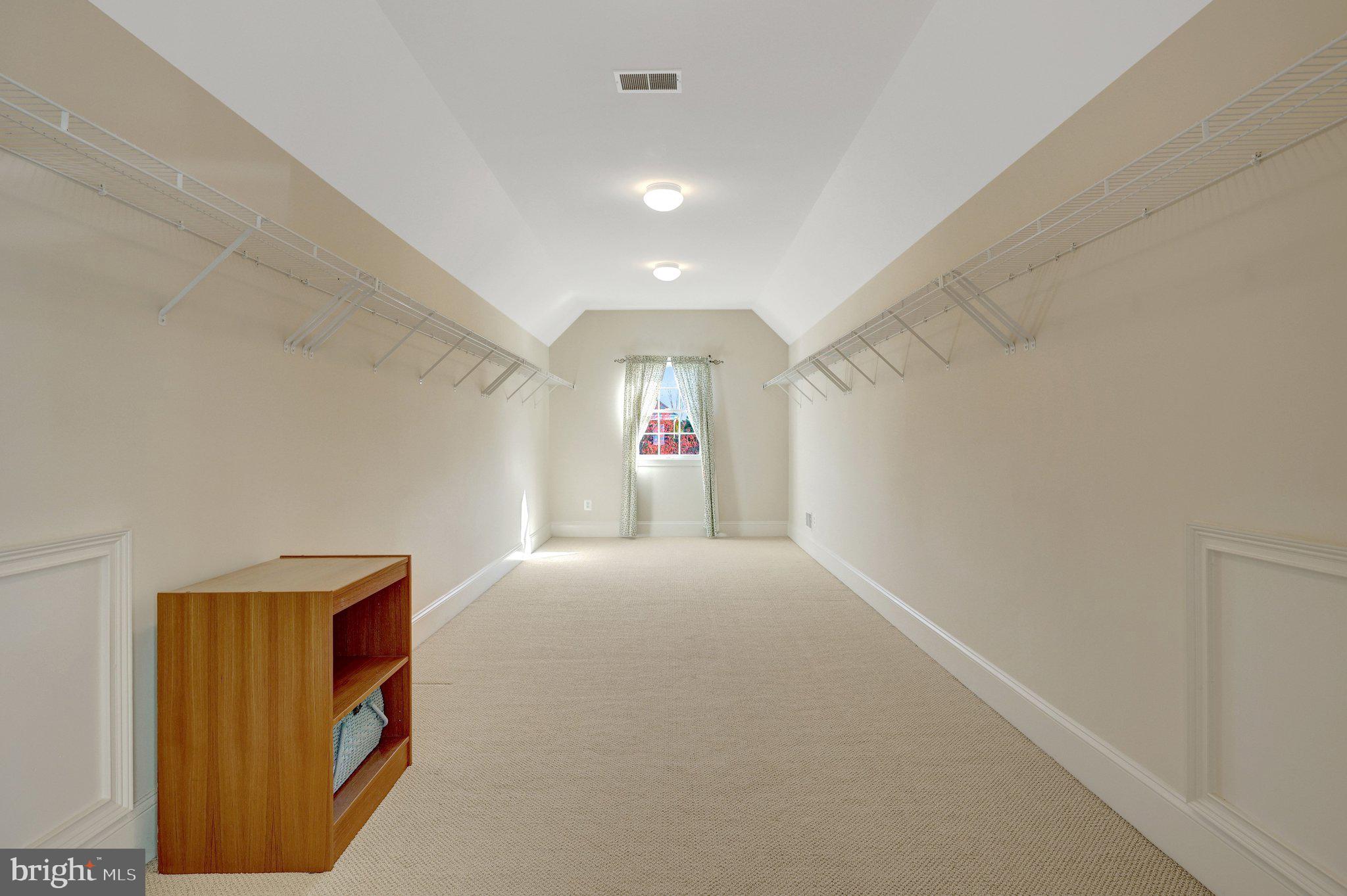 LOUDOUN VALLEY ESTATES - Residential