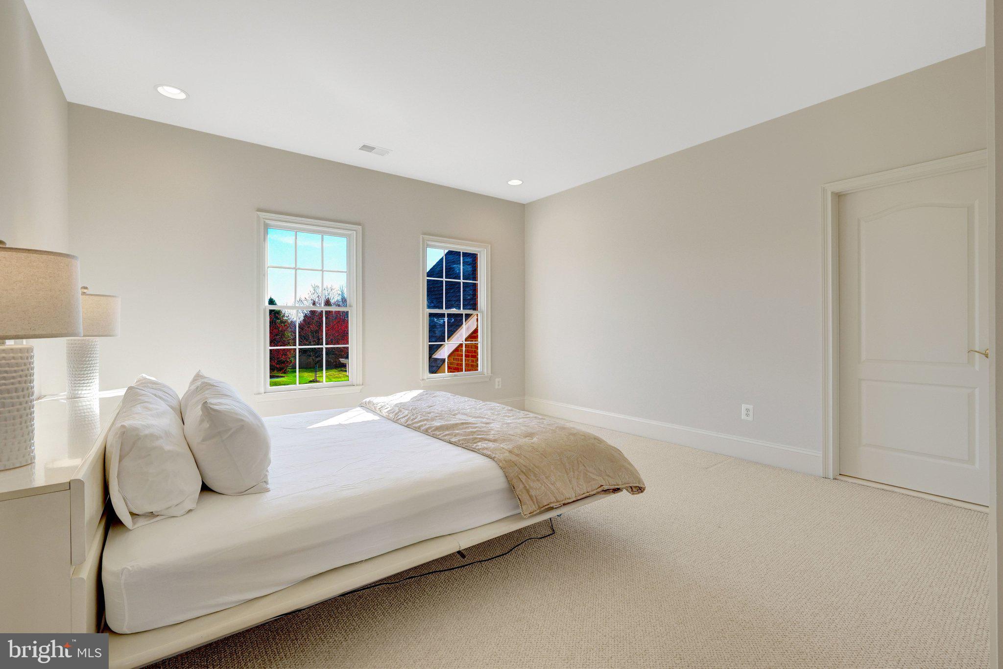 LOUDOUN VALLEY ESTATES - Residential