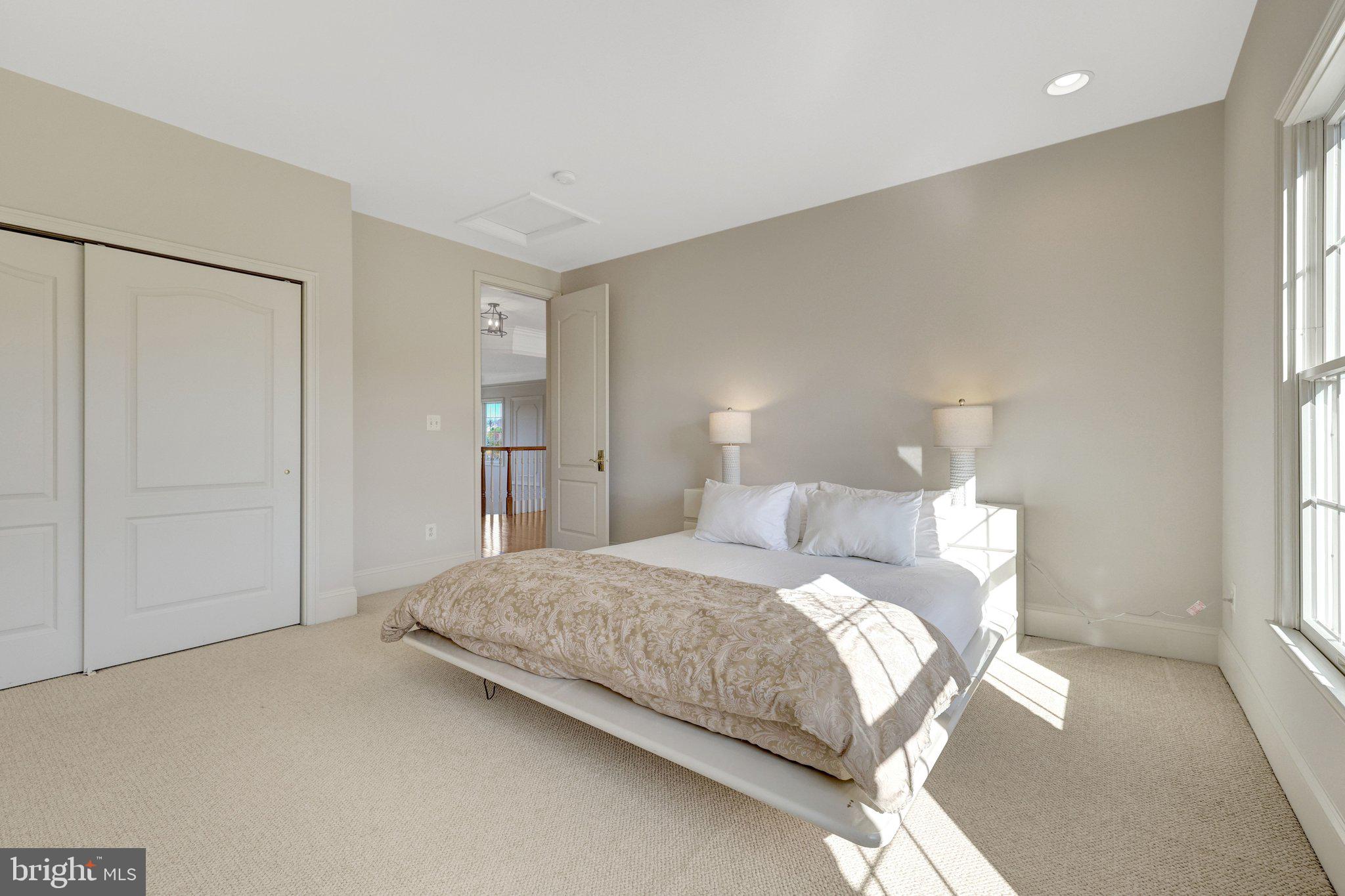 LOUDOUN VALLEY ESTATES - Residential