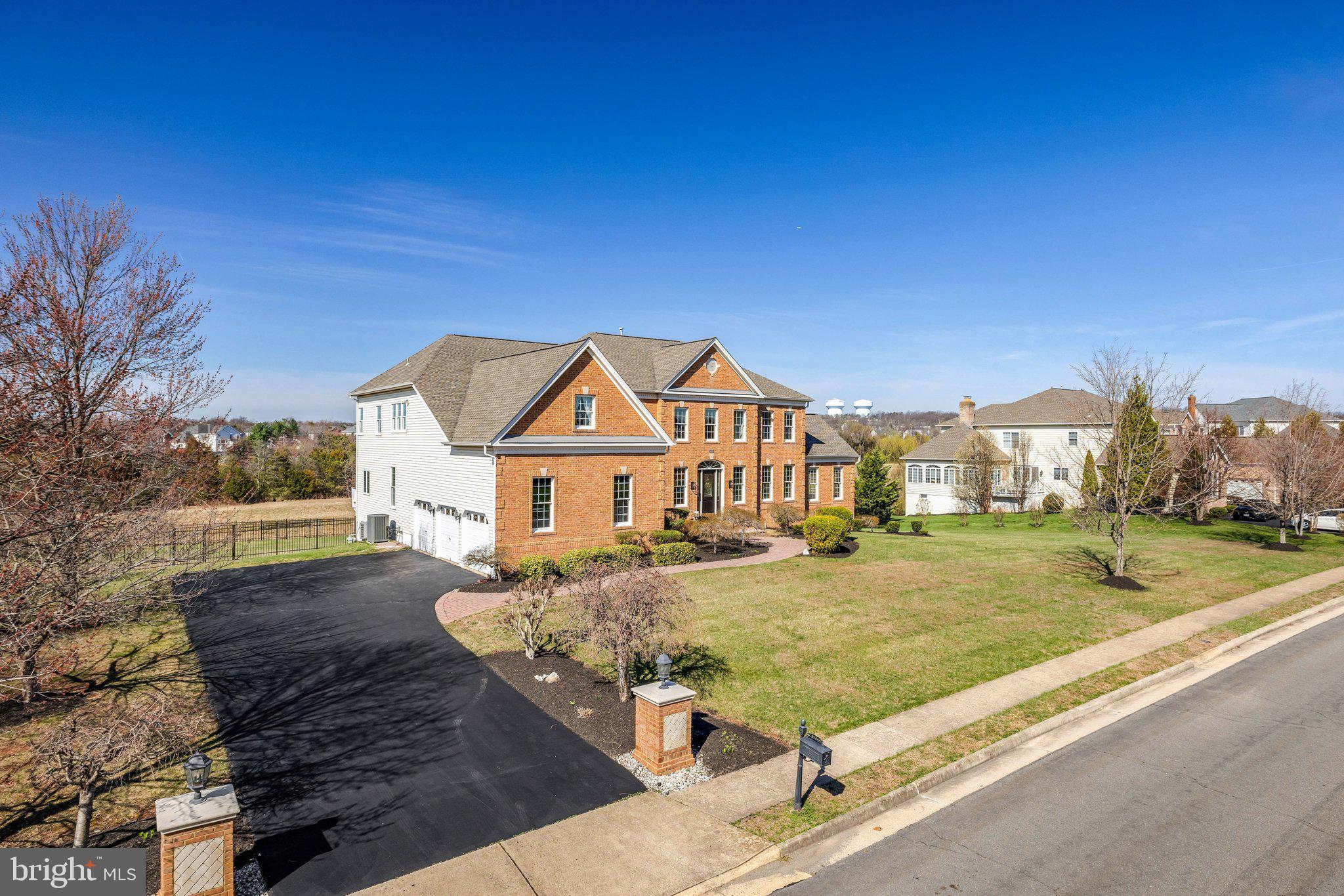 LOUDOUN VALLEY ESTATES - Residential