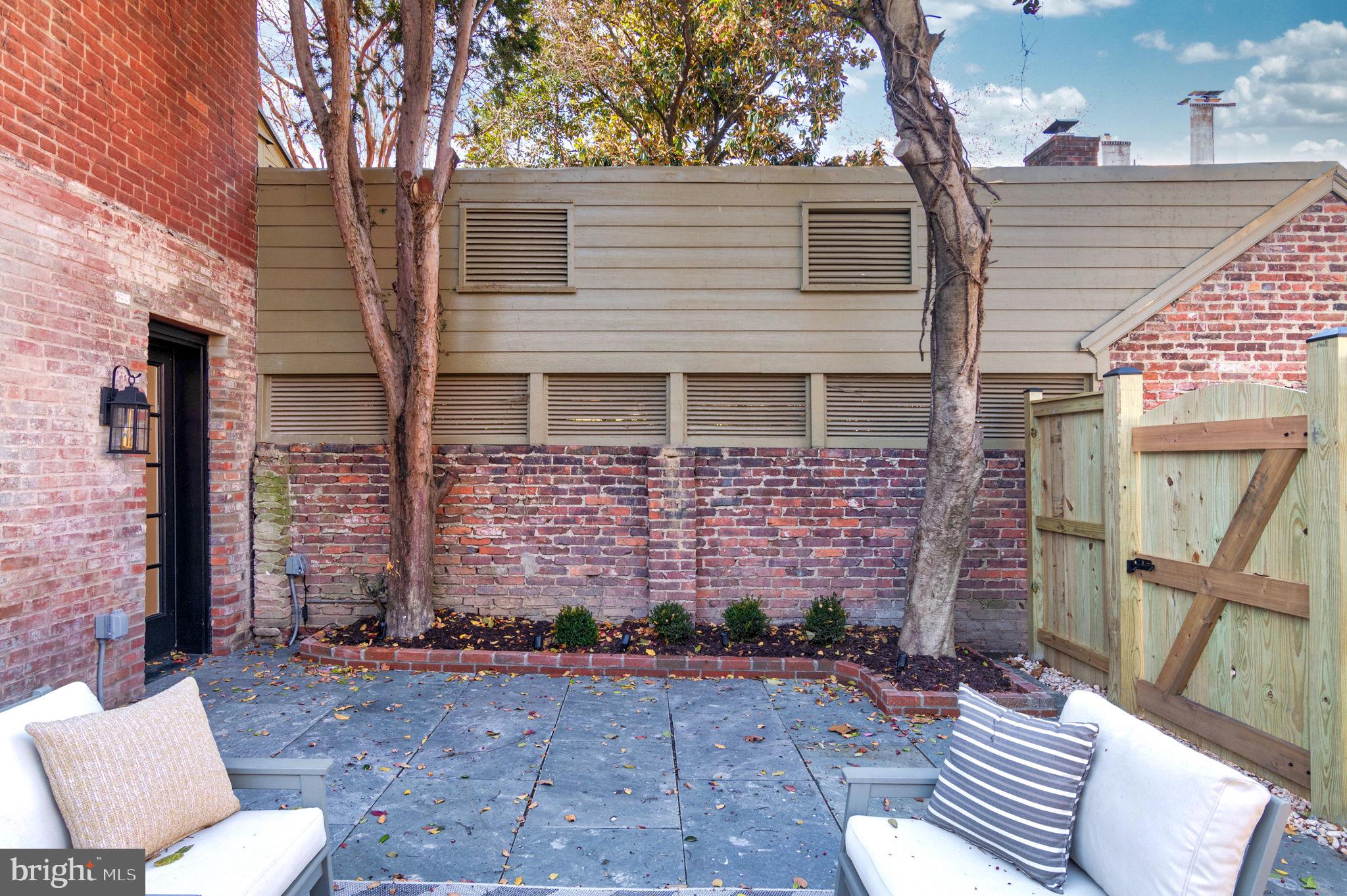 OLD TOWN ALEXANDRIA - Residential