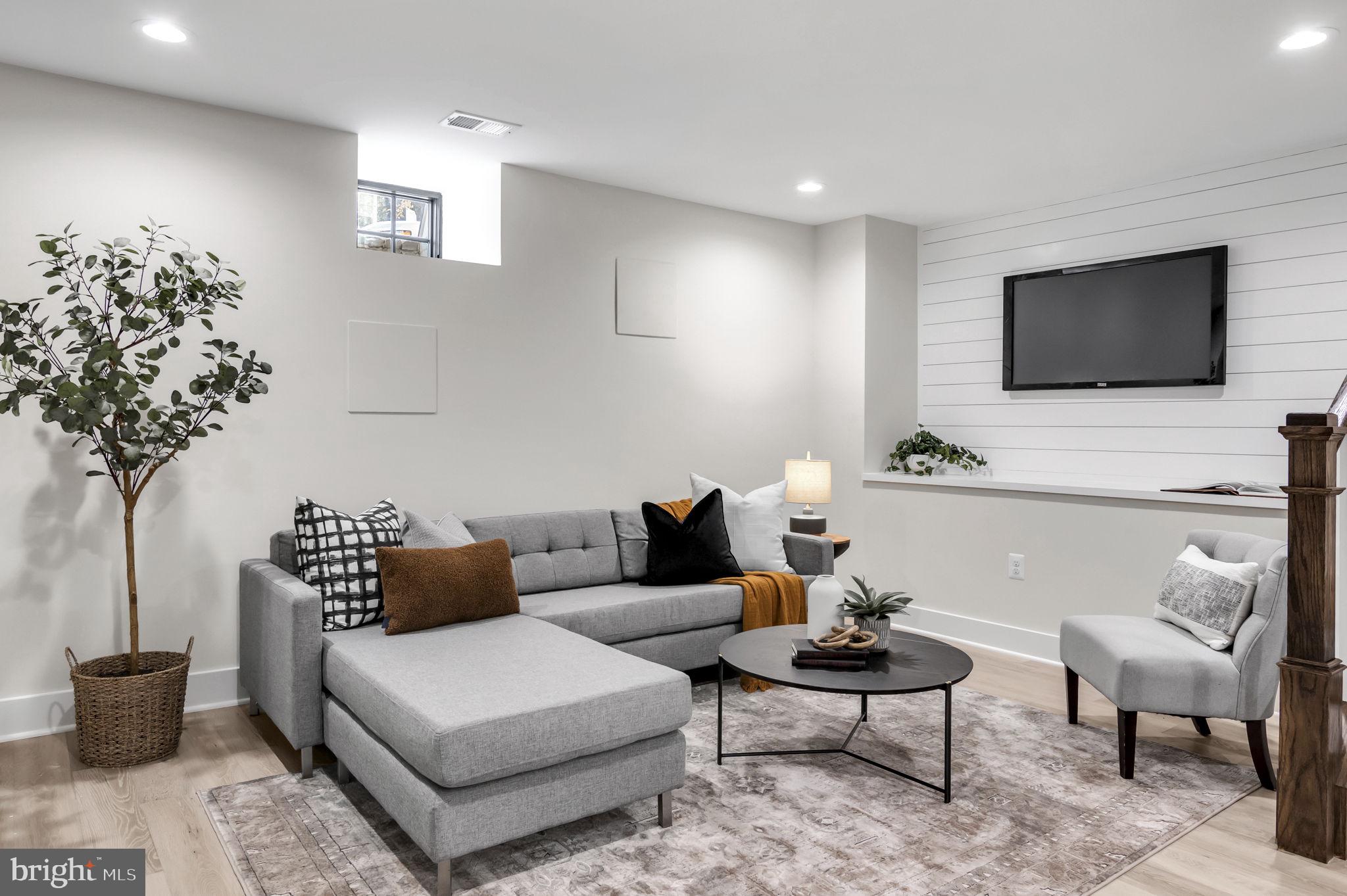 OLD TOWN ALEXANDRIA - Residential