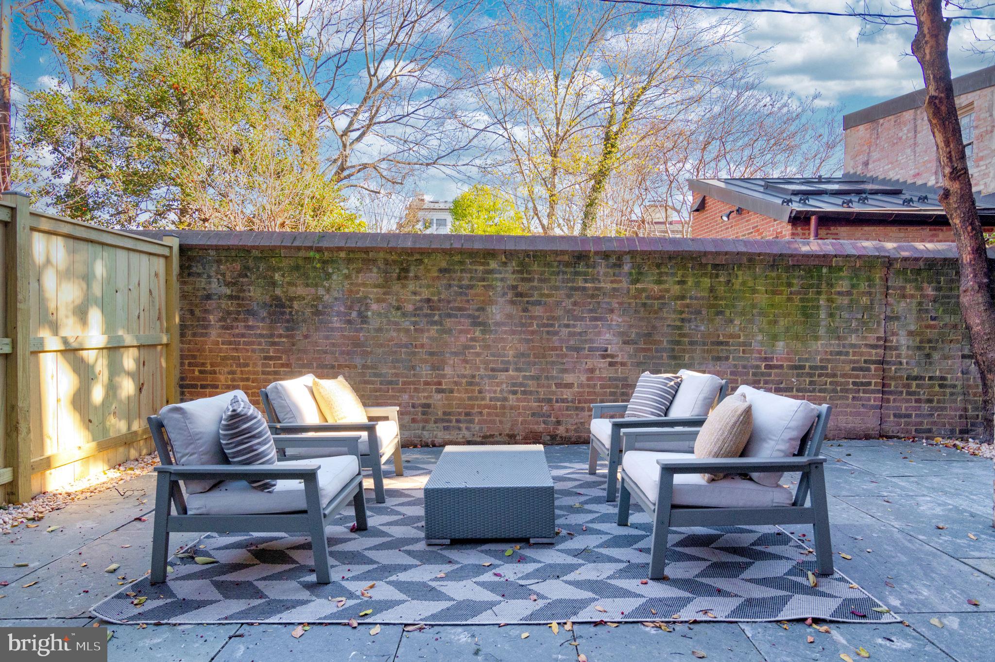 OLD TOWN ALEXANDRIA - Residential