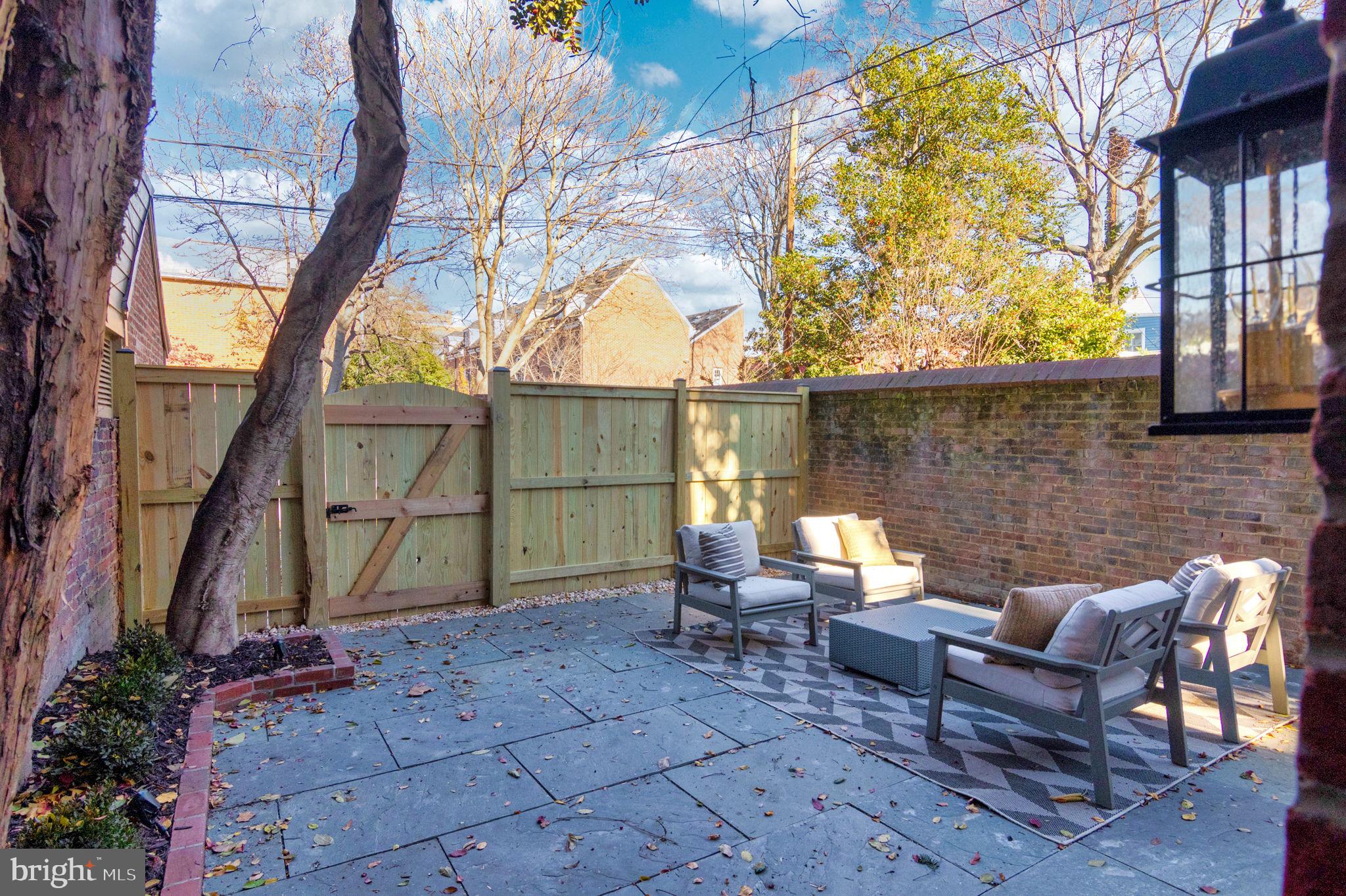 OLD TOWN ALEXANDRIA - Residential