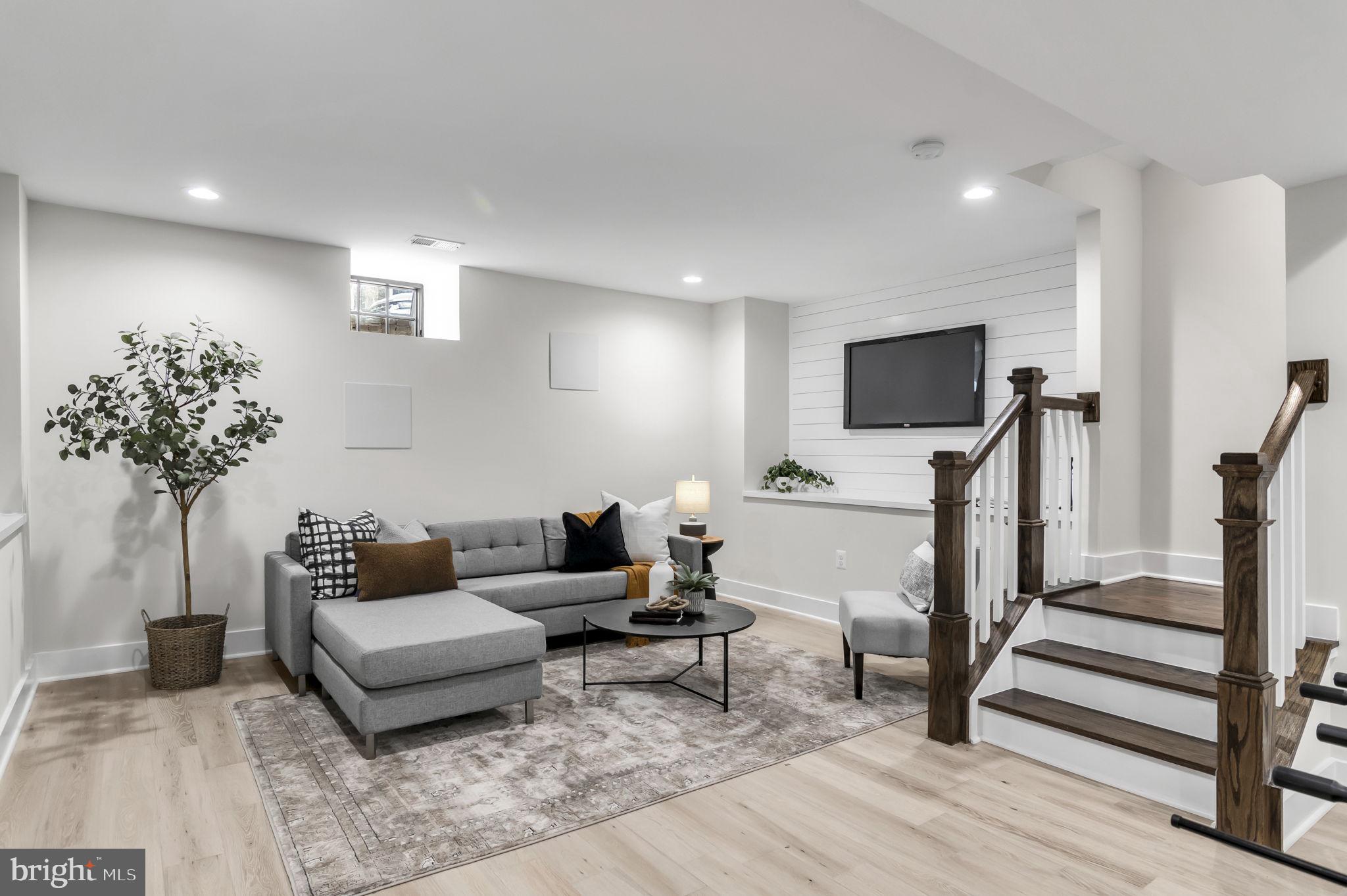 OLD TOWN ALEXANDRIA - Residential