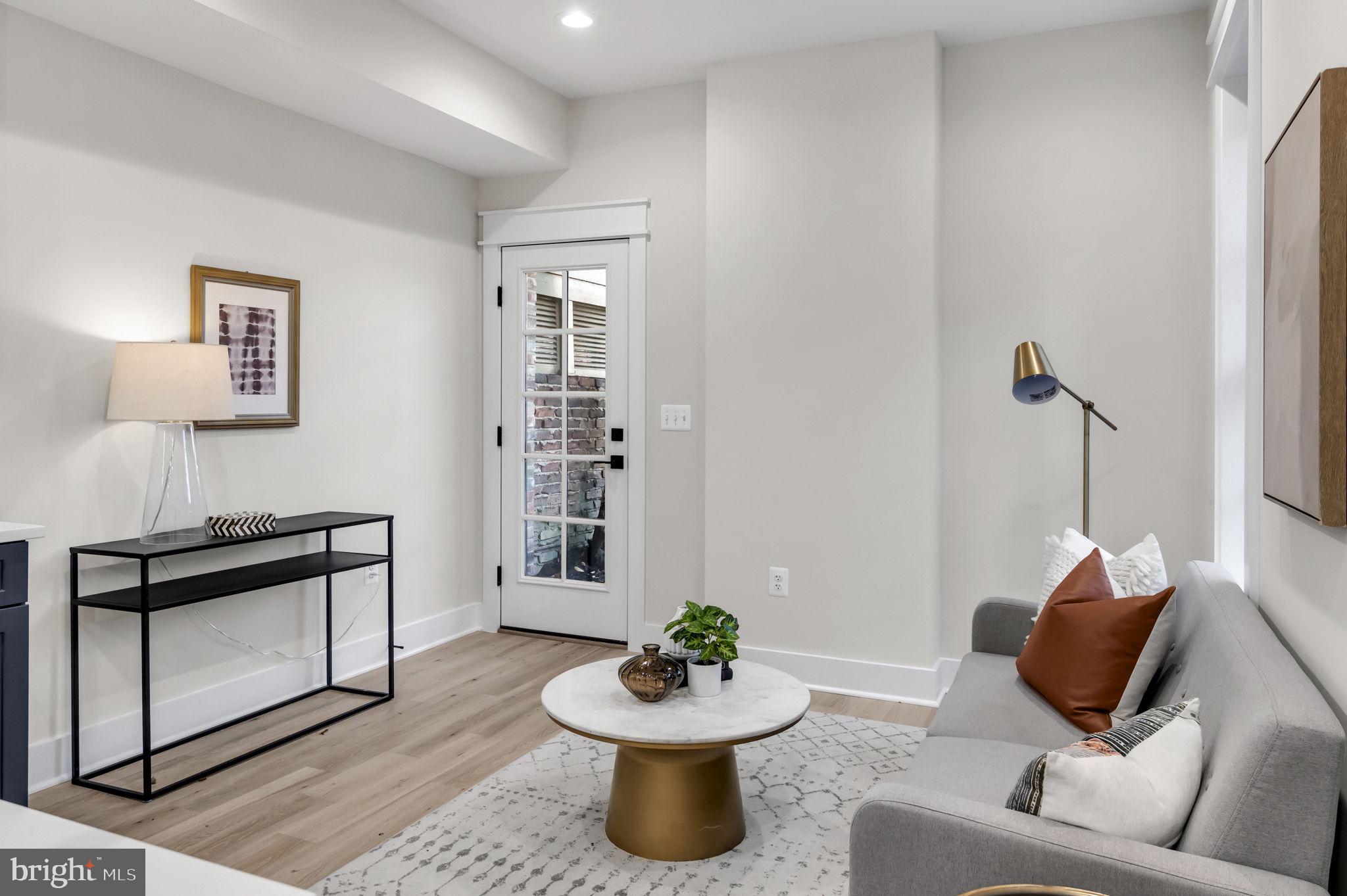 OLD TOWN ALEXANDRIA - Residential