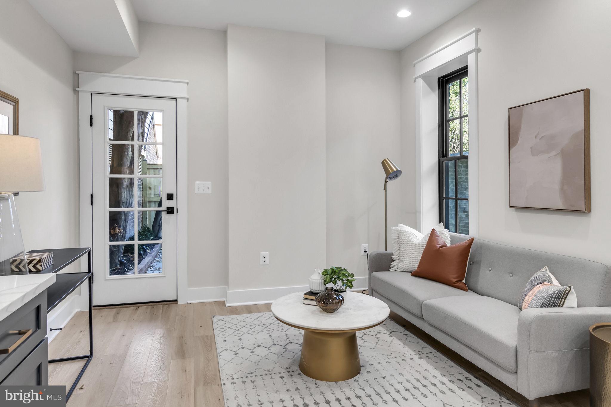 OLD TOWN ALEXANDRIA - Residential