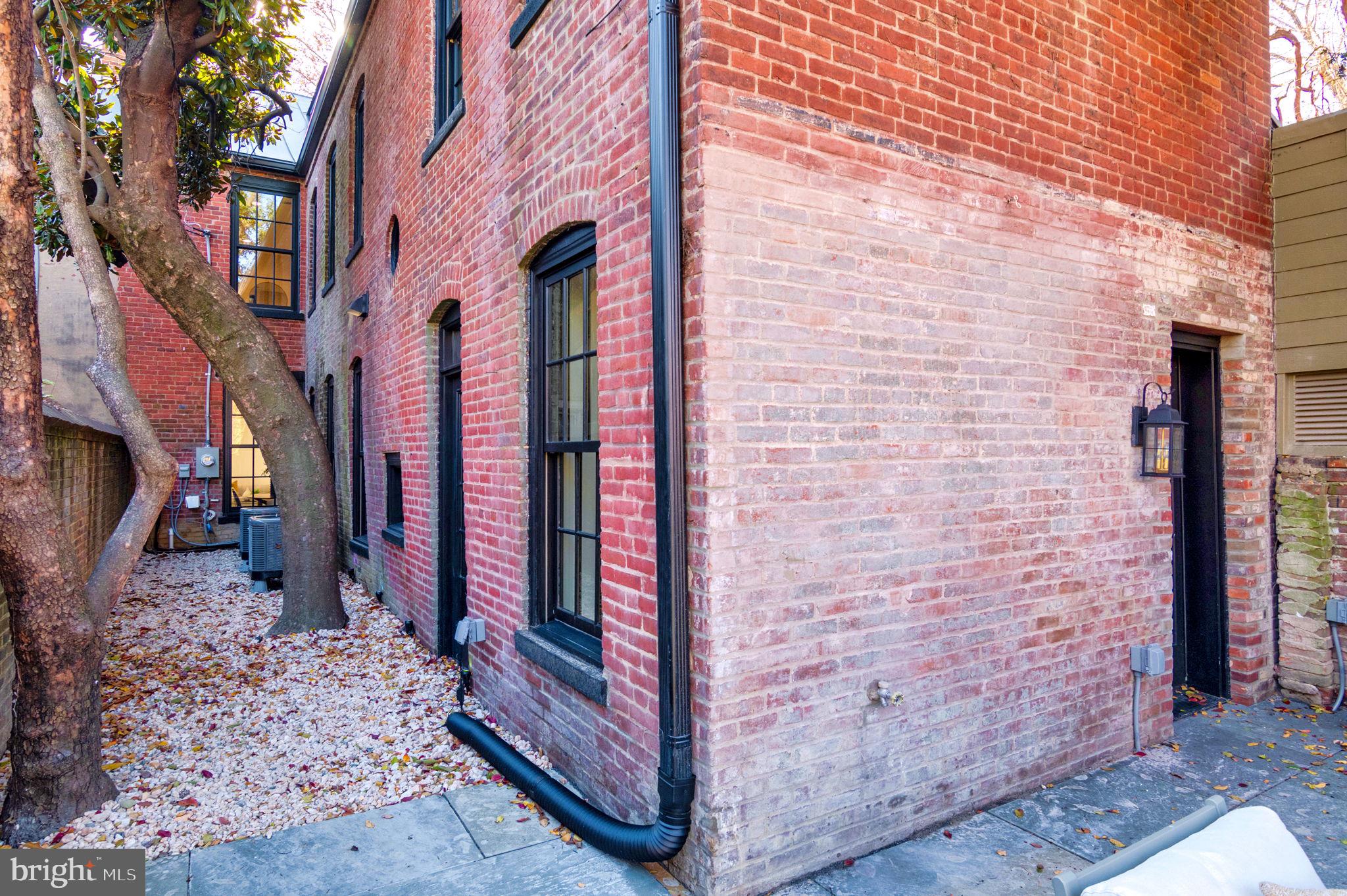 OLD TOWN ALEXANDRIA - Residential