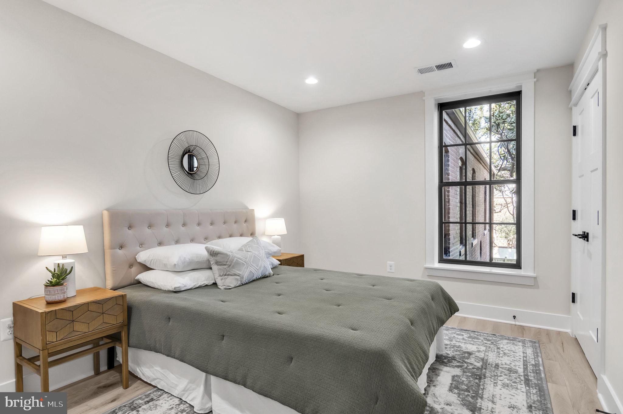 OLD TOWN ALEXANDRIA - Residential