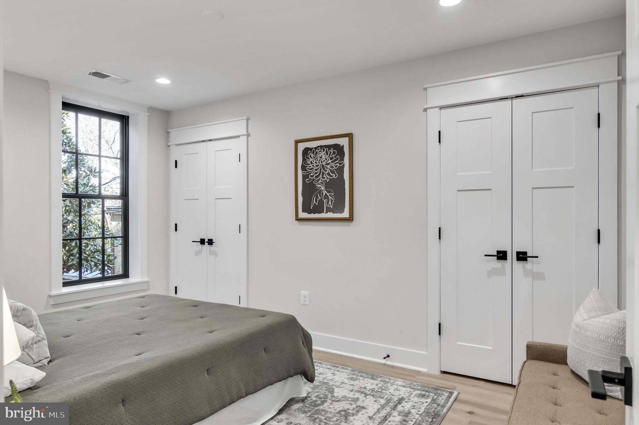 OLD TOWN ALEXANDRIA - Residential