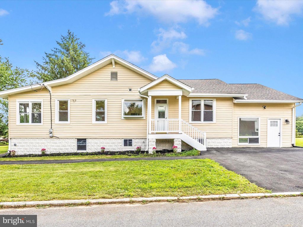 Photo of 692 Ridge Road, MOUNT AIRY, MD 21771 (MLS # MDHW2060832)