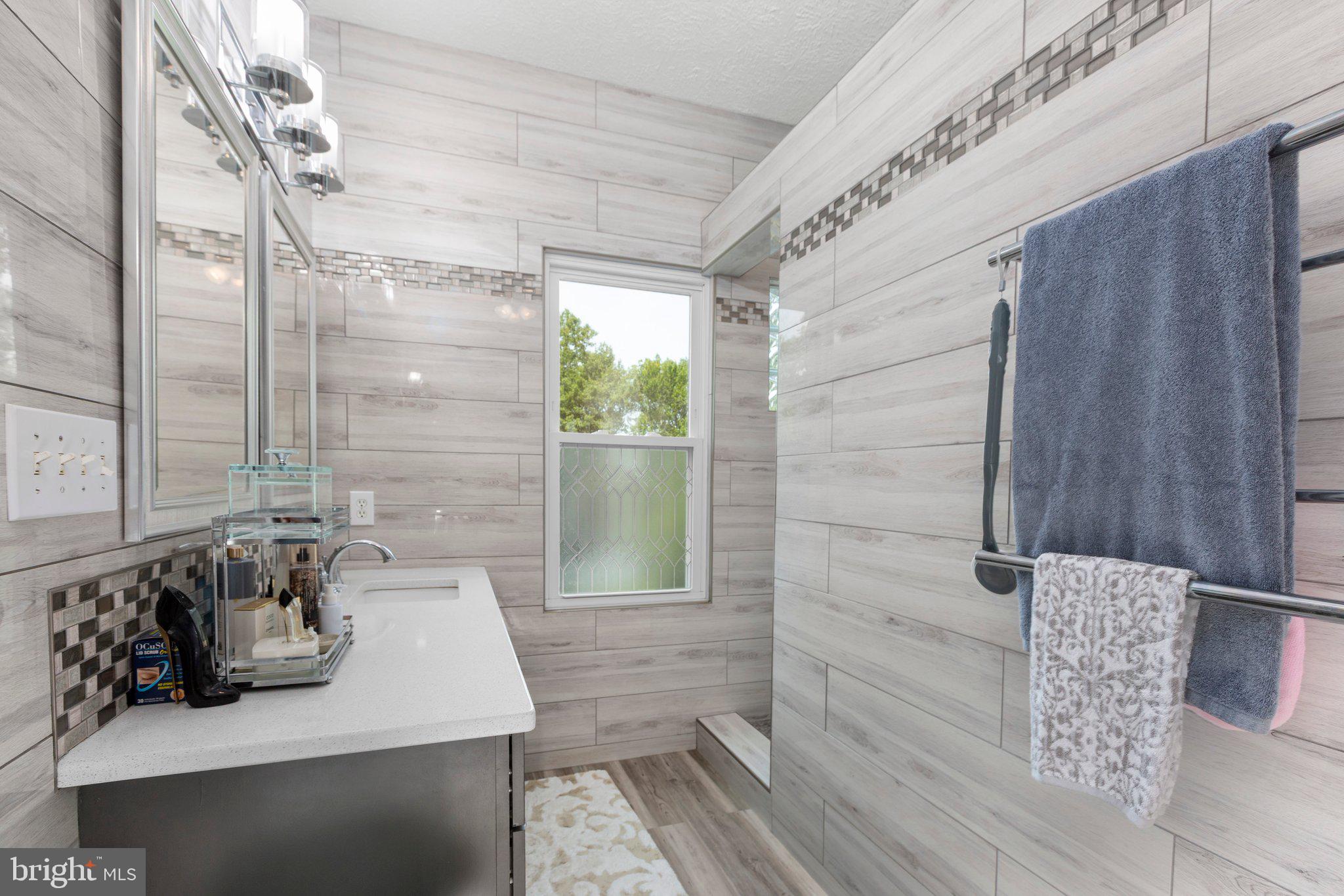 LONG ACRES - Residential