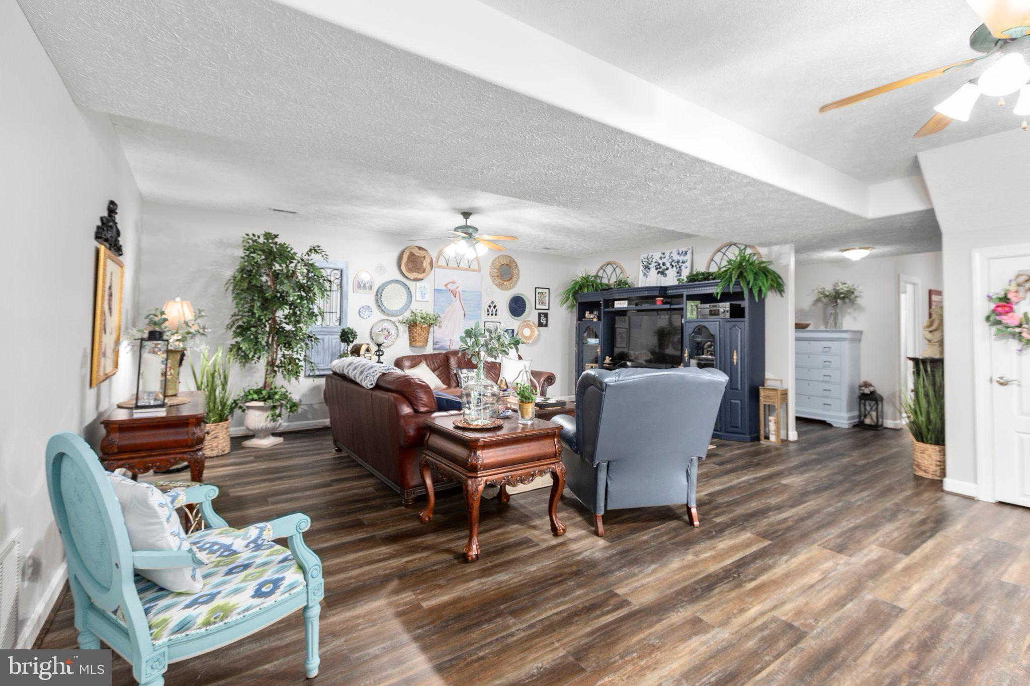 LONG ACRES - Residential