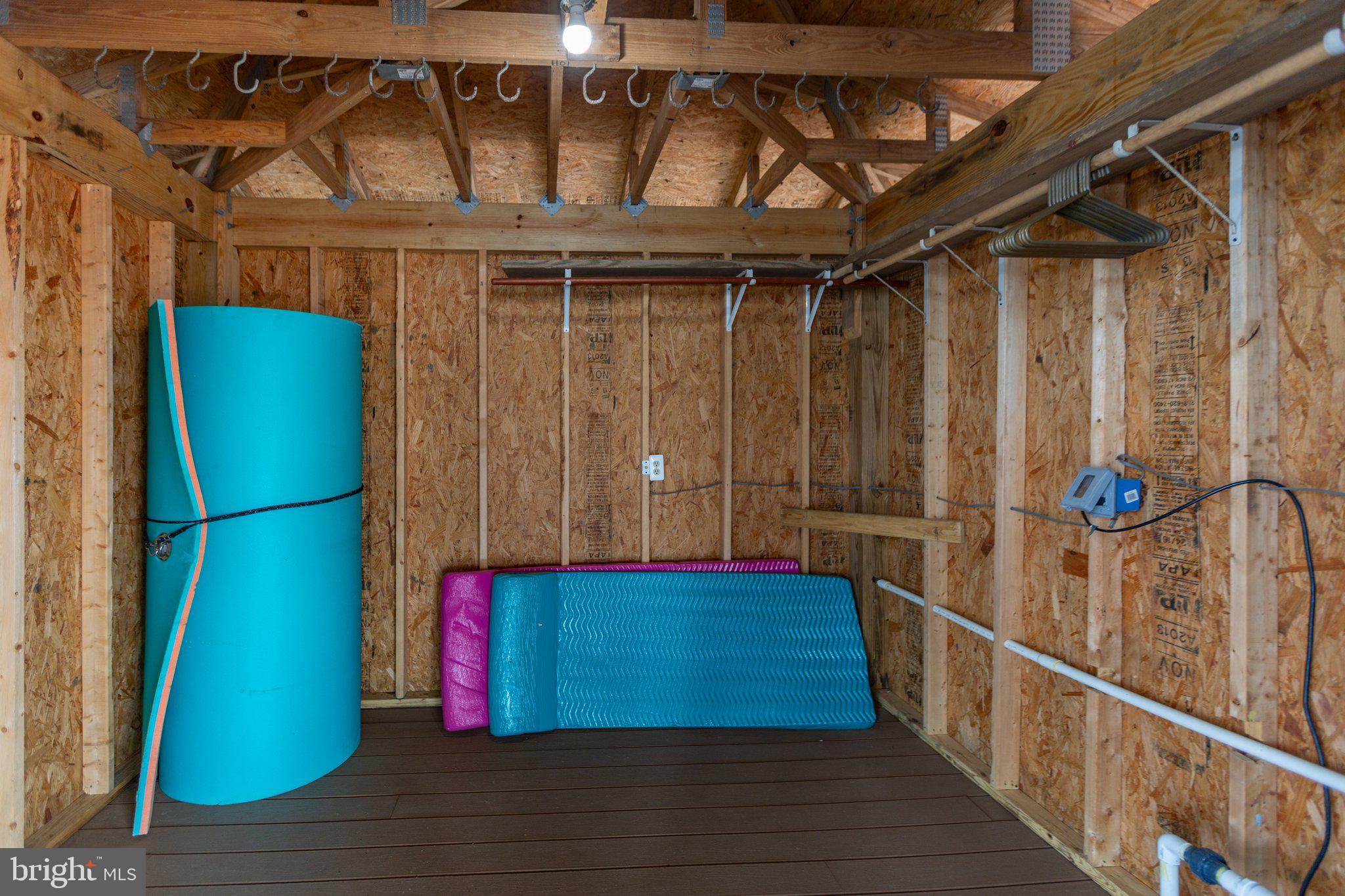 LONG ACRES - Residential